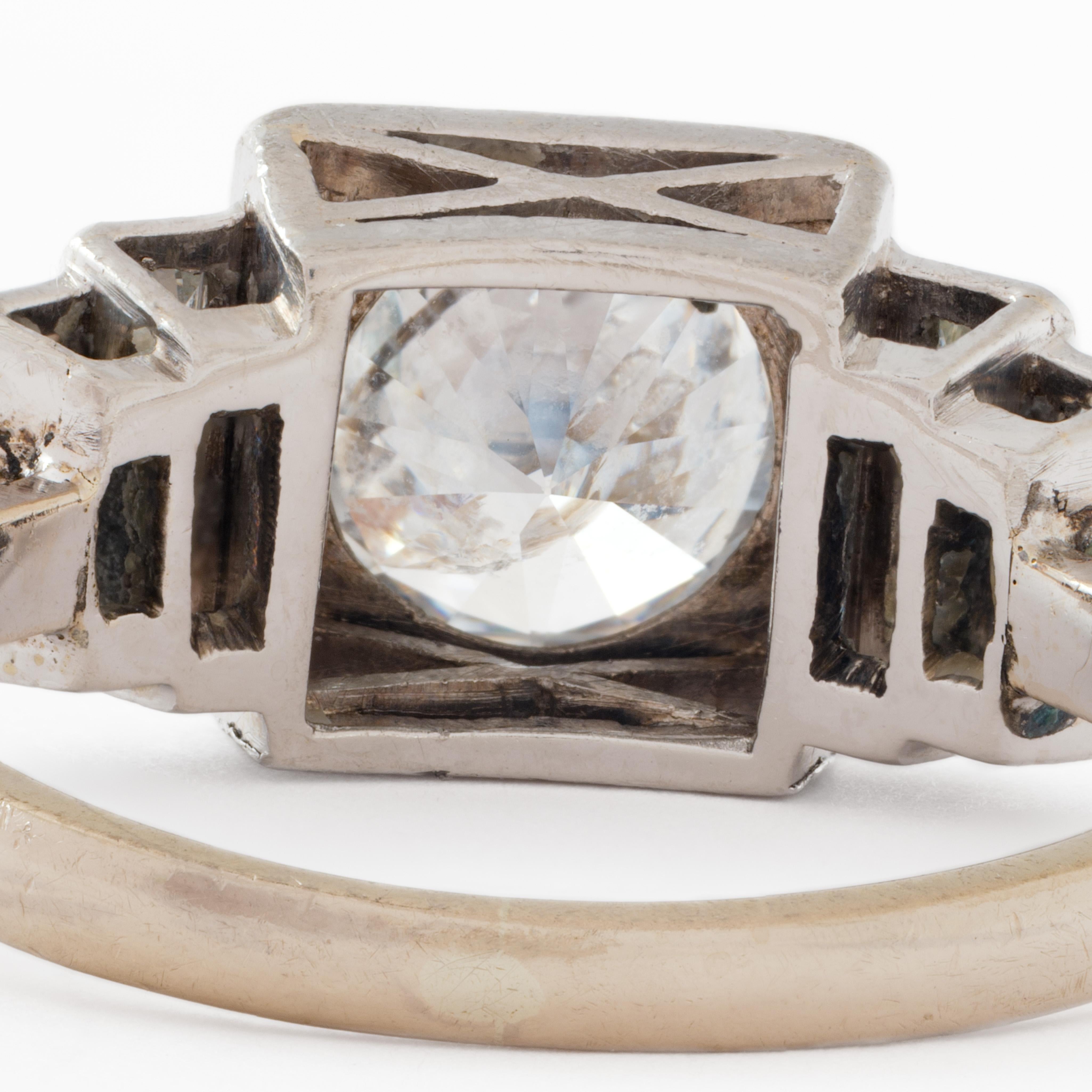 Bague de fiançailles Art Déco en platine 1,55 carat taille européenne ancienne en vente 3