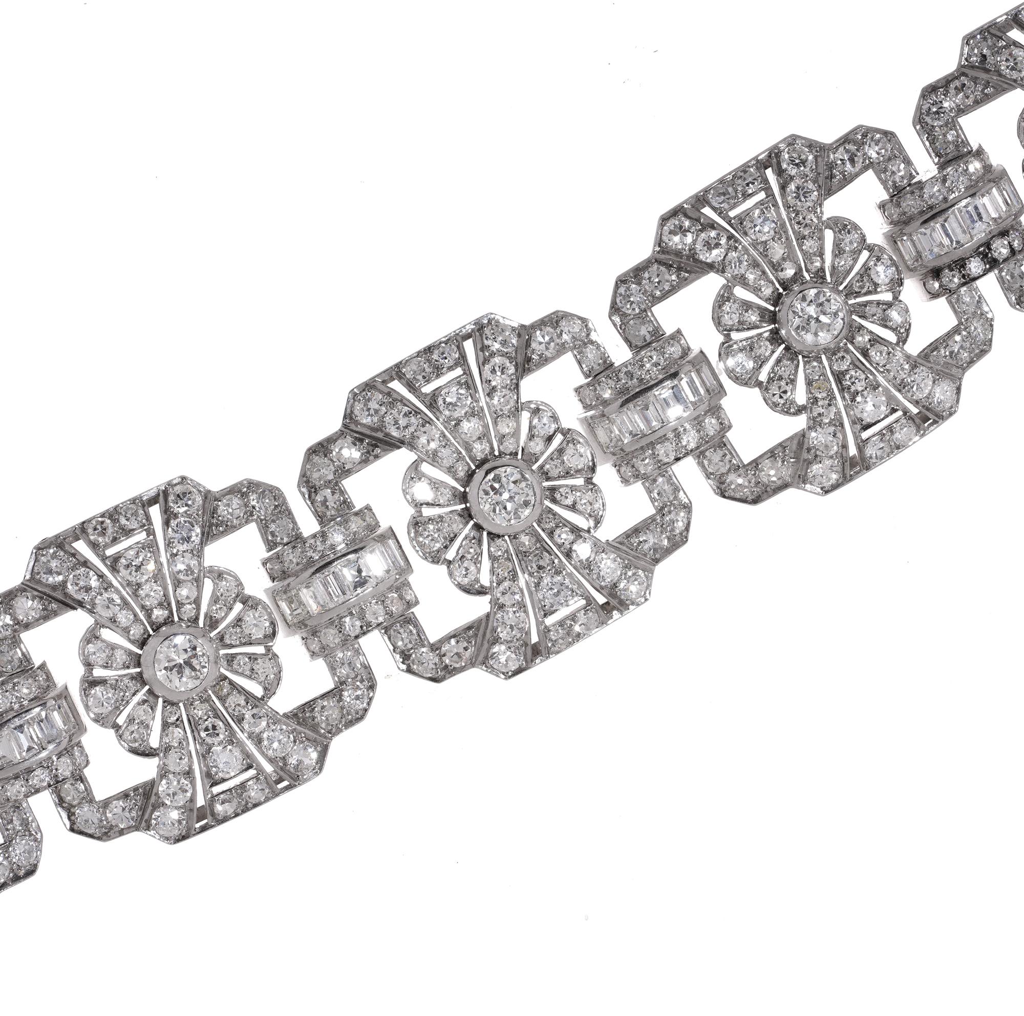 Women's Art Deco platinum 17.80 carats of diamonds floral design link bracelet For Sale