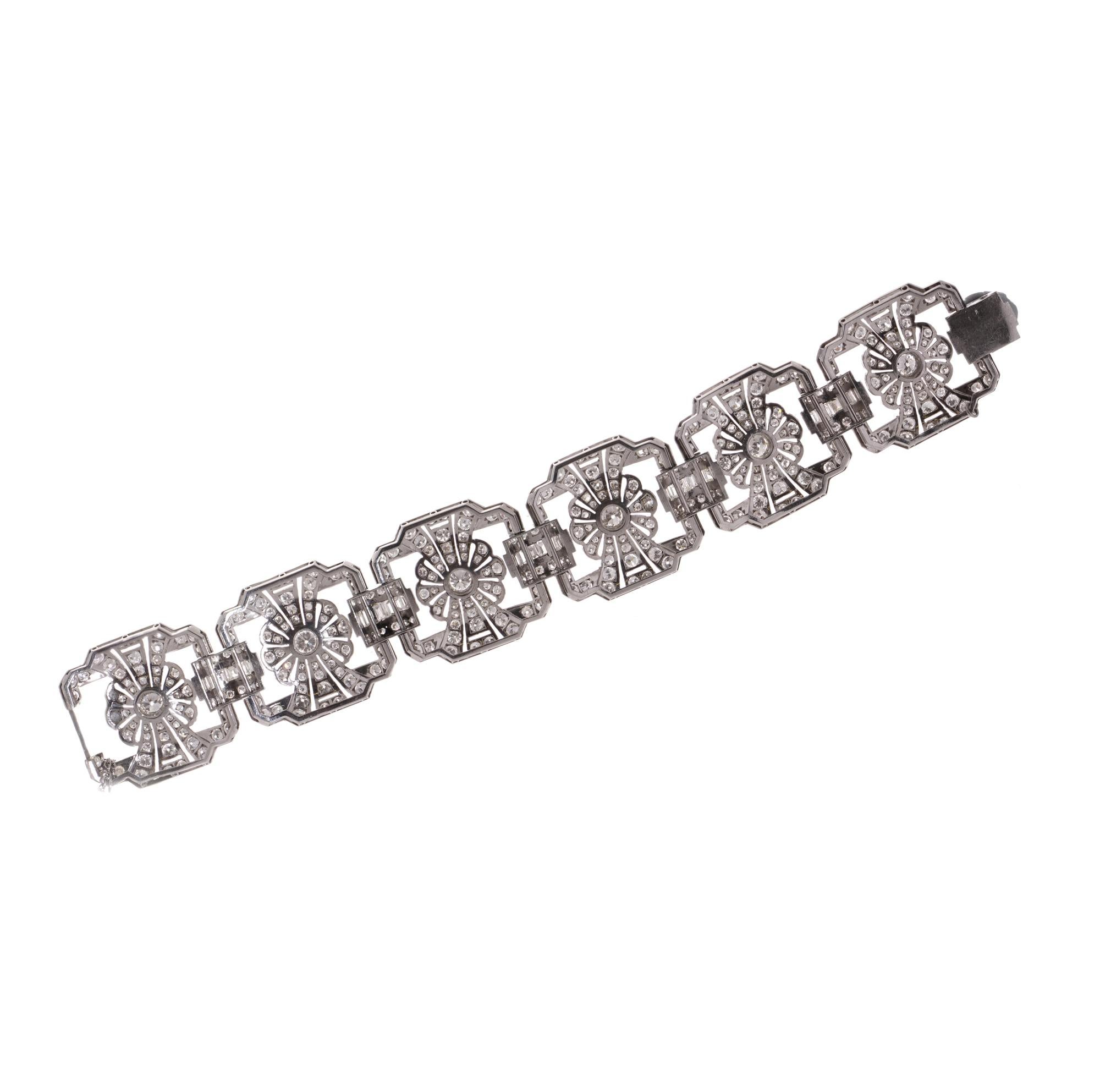 Art Deco platinum 17.80 carats of diamonds floral design link bracelet For Sale 2