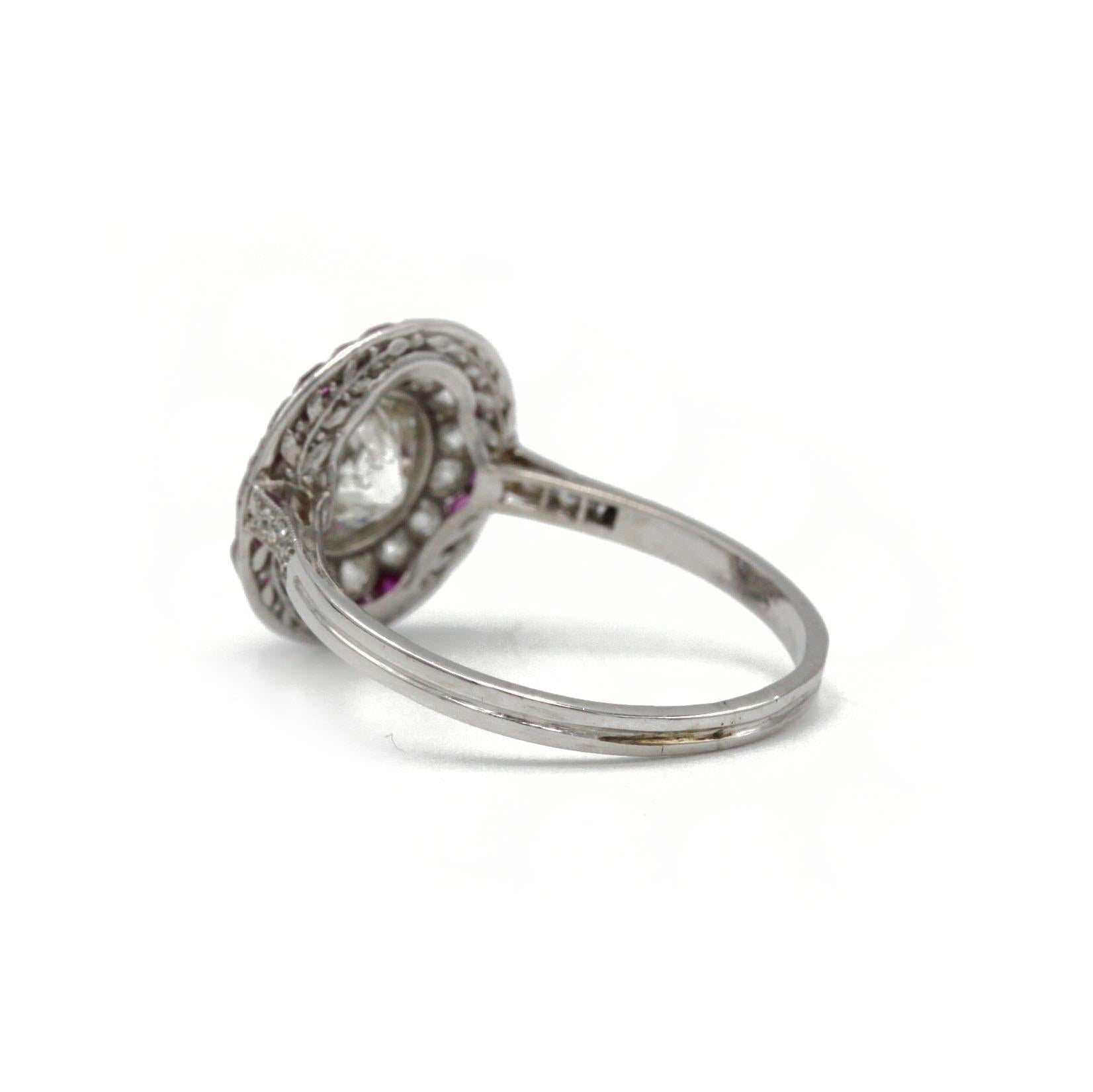 Anello Art-Deco in platino e oro 18 carati, rubini e diamanti taglio antico Target Ring In condizioni buone in vendita a MONTMORENCY, FR
