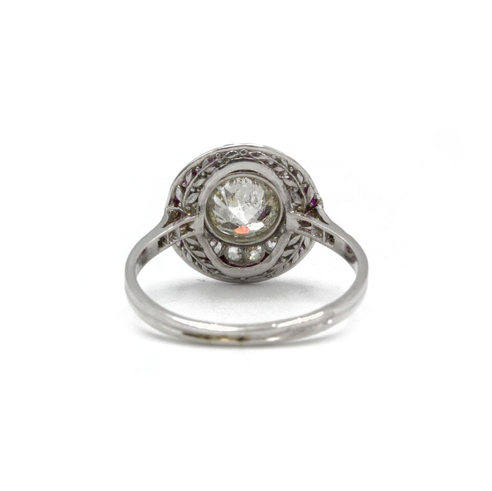 Donna Anello Art-Deco in platino e oro 18 carati, rubini e diamanti taglio antico Target Ring in vendita
