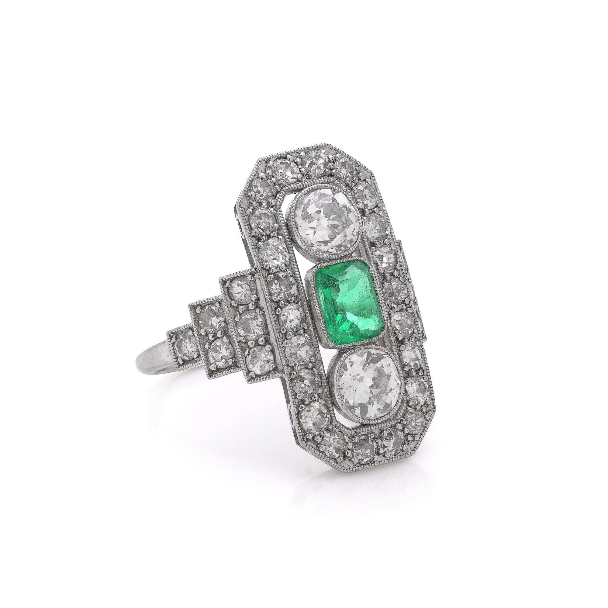 Art déco Bague Art Déco en platine et or 18kt avec émeraude de Colombie et diamants de taille ancienne en vente