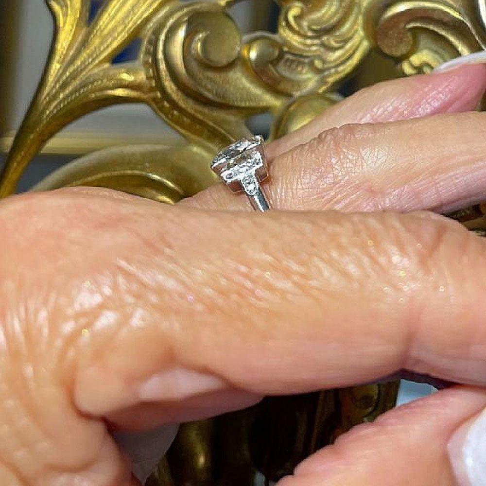 Art Deco Platinum 1.95 Carat Center Diamond Engagement Ring For Sale 3