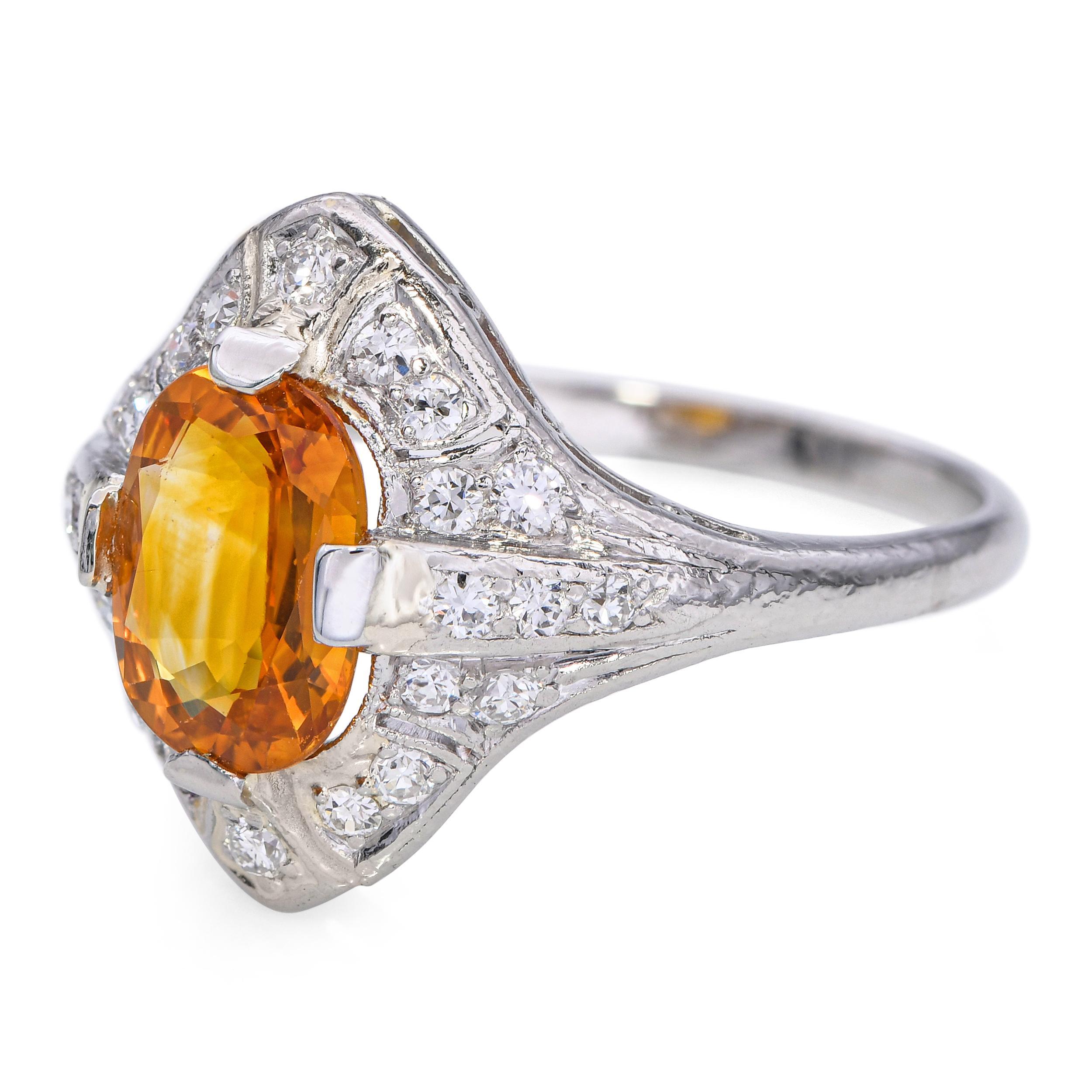 Anillo Art Decó de platino con zafiro naranja vivo de 2,12 ct y diamantes de 0,45 qt en Bueno estado para la venta en New York, NY