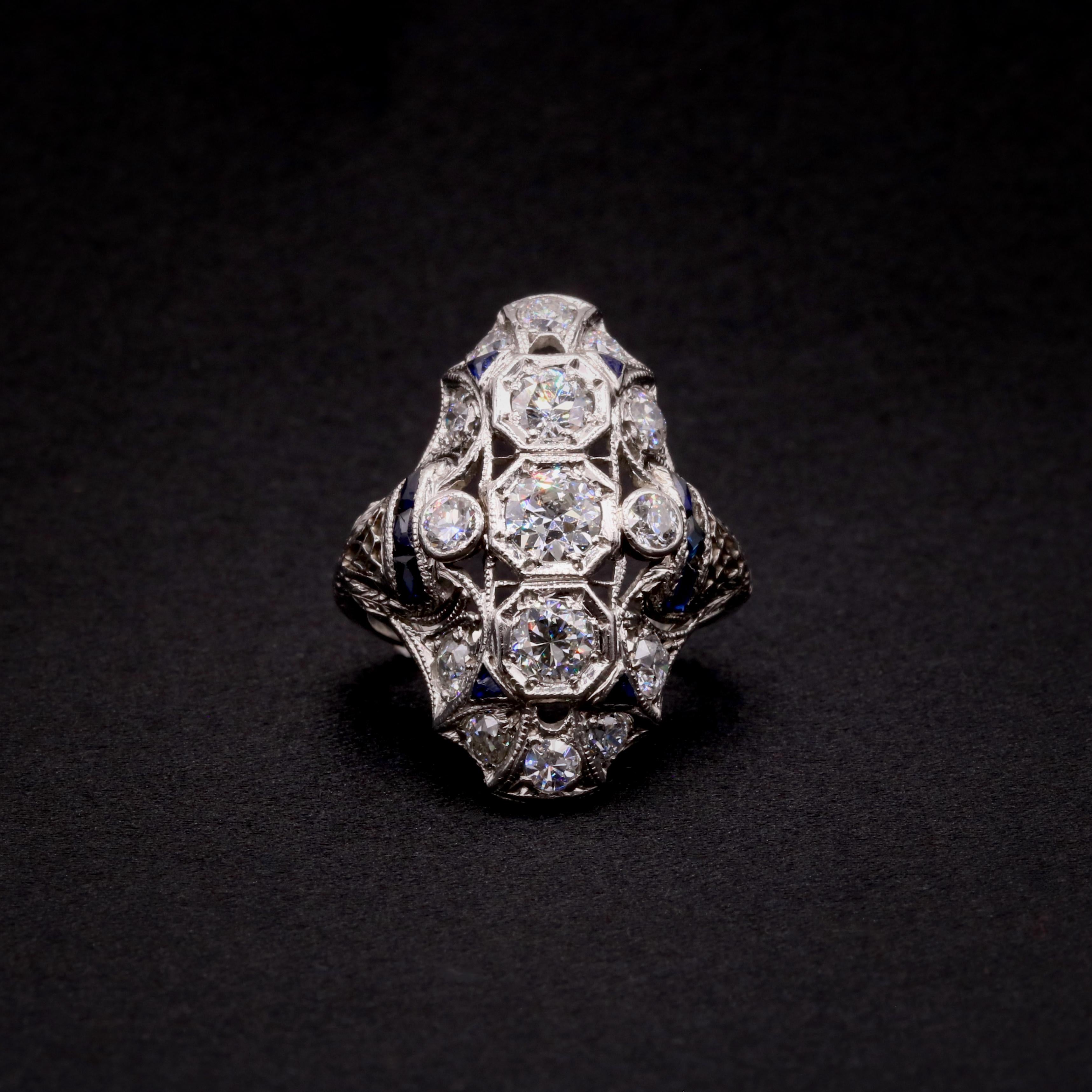 Art Deco Platin 2,28tgw Diamant und Saphir filigranen Panel Ring (Art déco) im Angebot