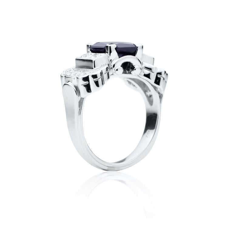 This Art Deco Platinum 2.82cts blue sapphire and diamond ring is 