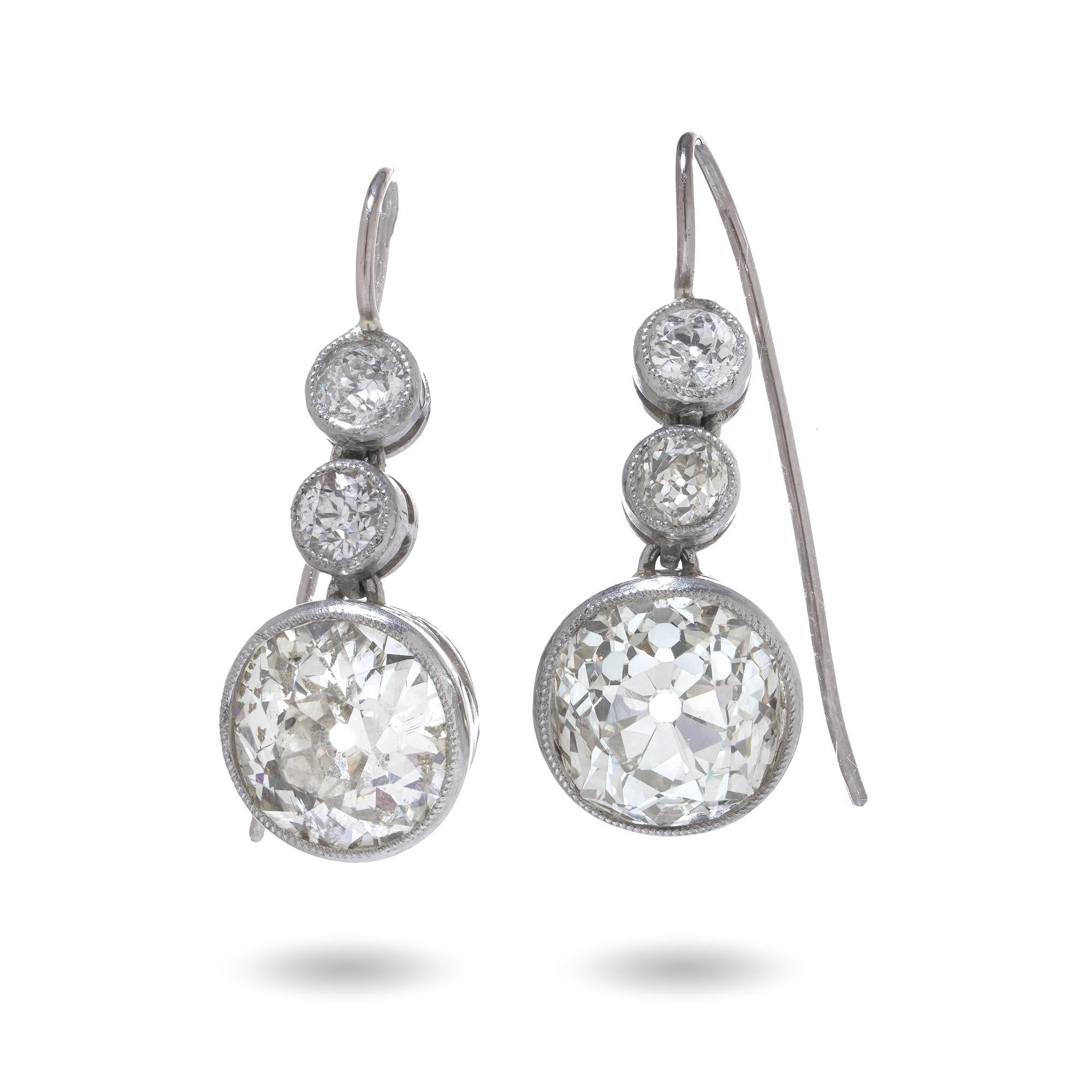 Art Deco Platin 2,9ct Diamant Ohrringe (Art déco) im Angebot