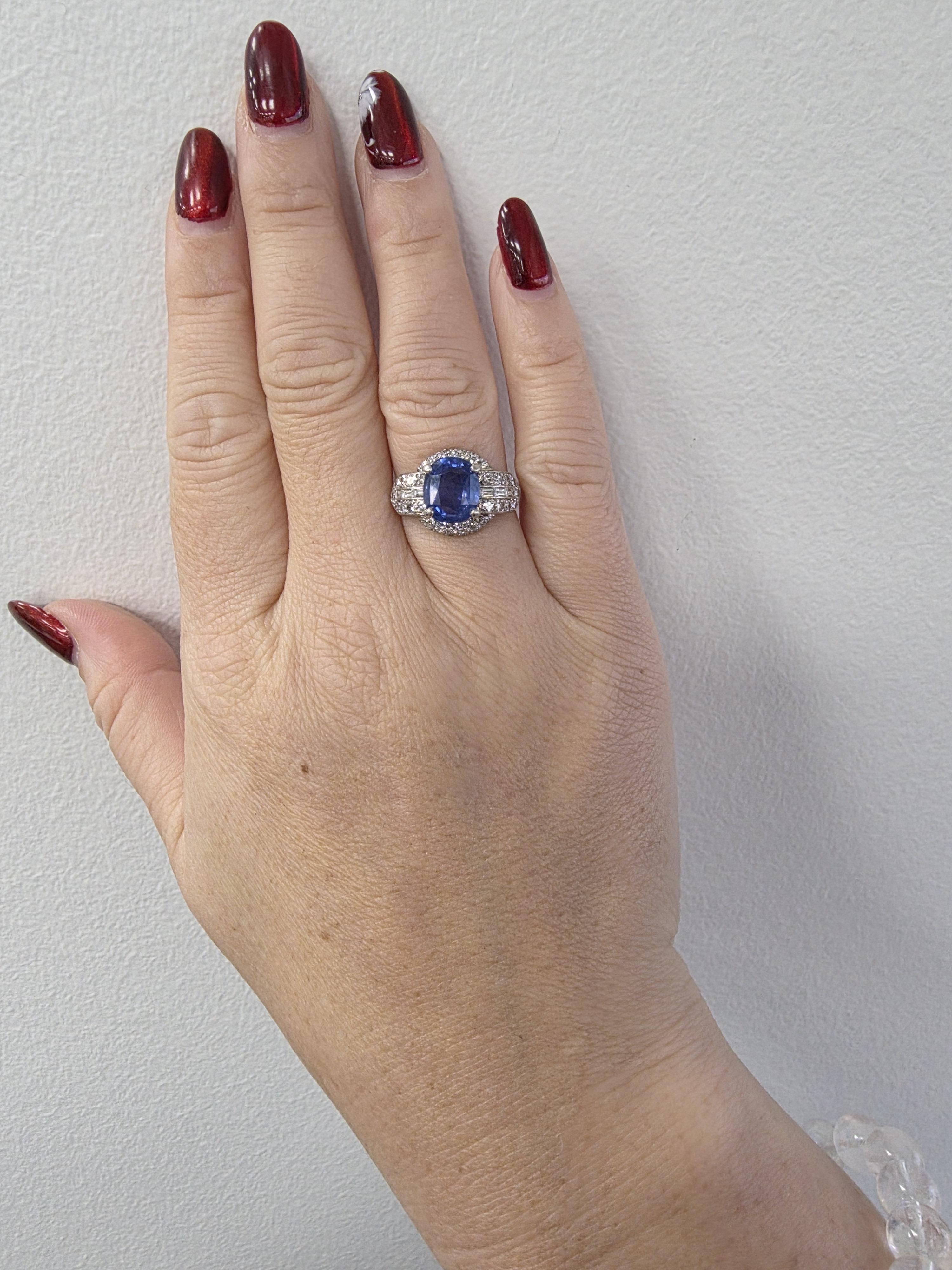 Art Decó Platino 3 Quilates Sin Calor Zafiro Azul Ovalado  Anillo de diamantes GIA Corte oval en venta