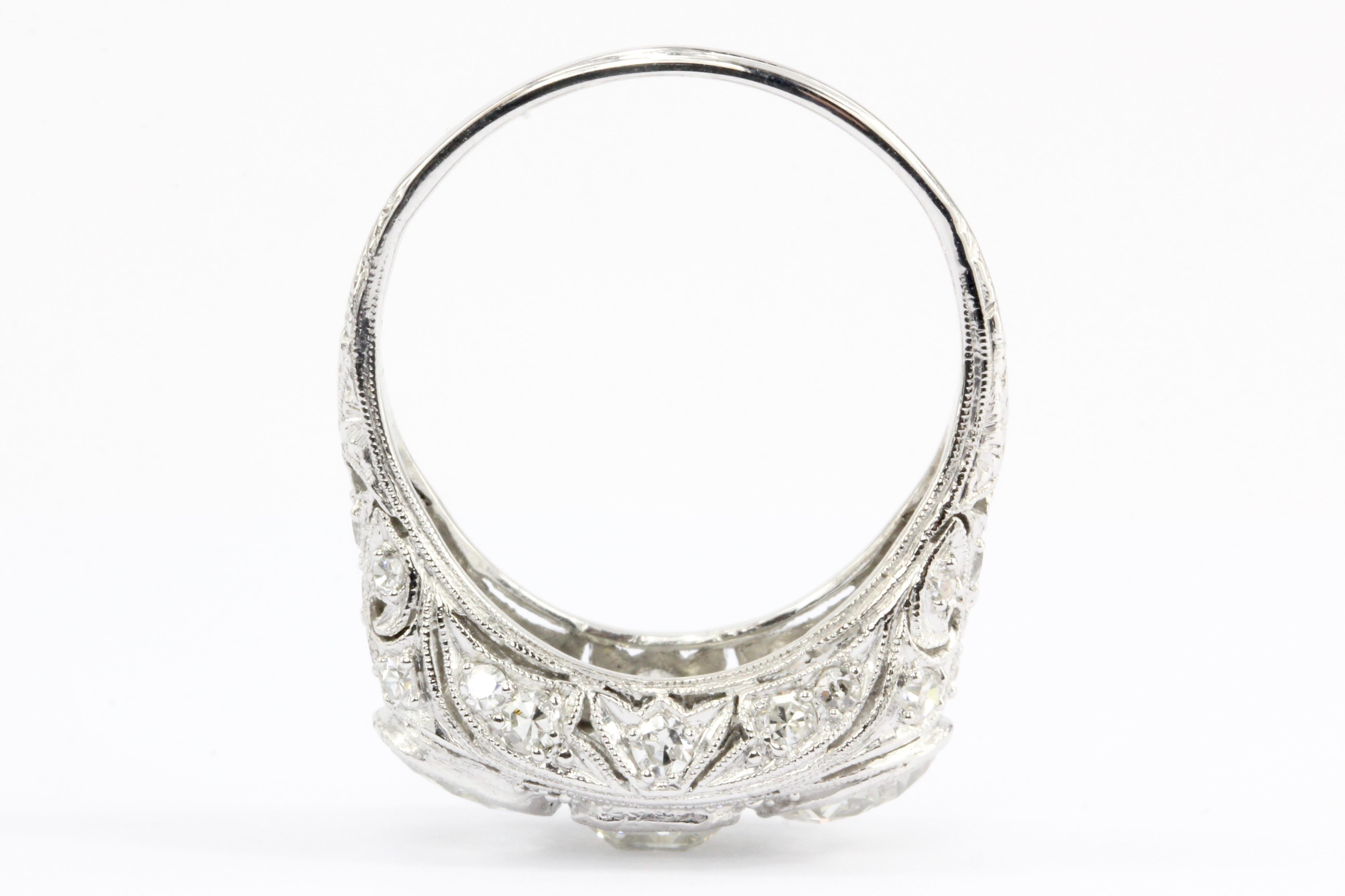 Art Deco Platinum 3-Stone Diamond Engagement Ring, circa 1930s In Excellent Condition In Cape May, NJ