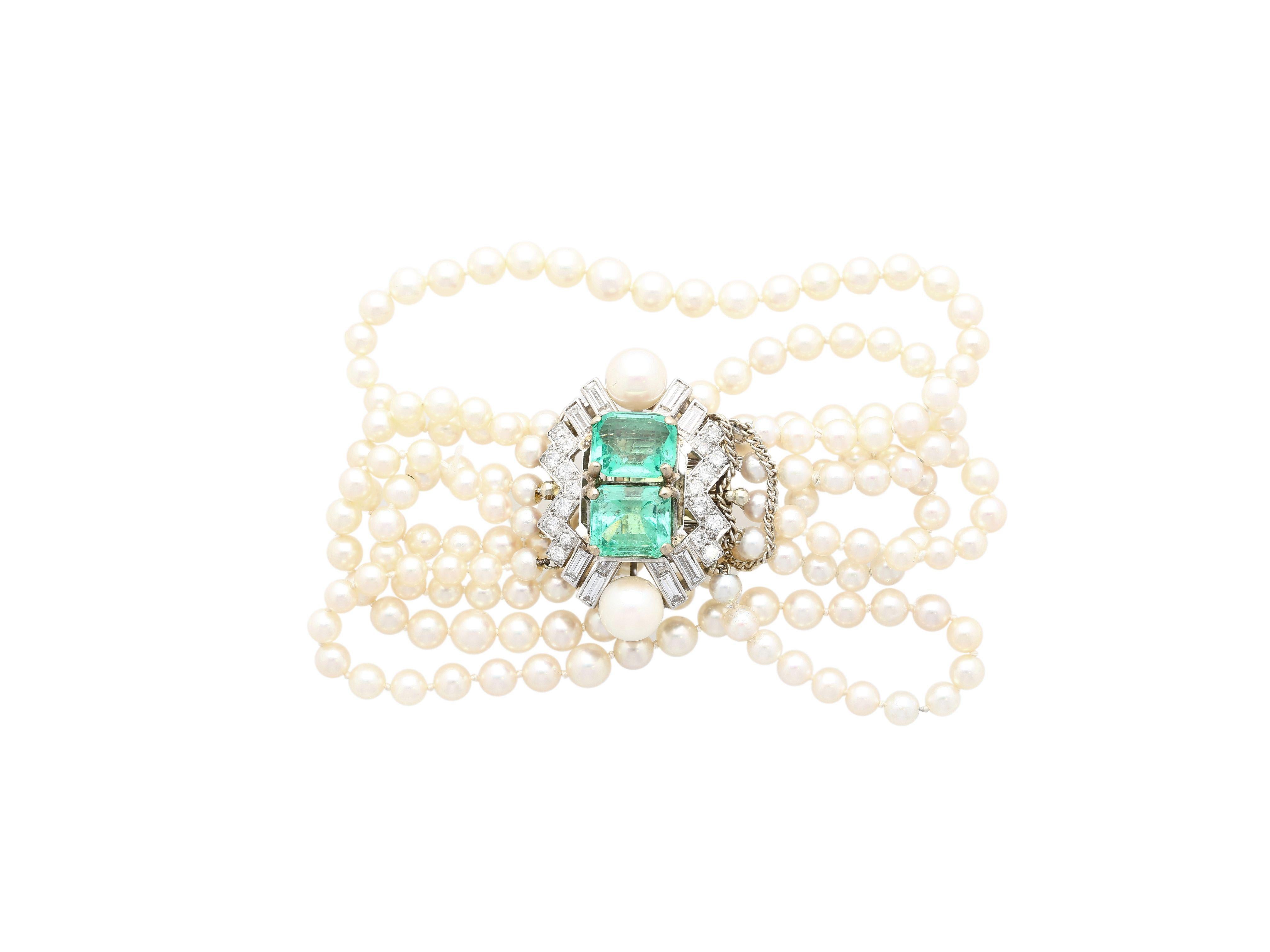 Art Deco Platin 5-reihiges Perlenarmband aus Platin mit 8 Gesamtkaratgewichten in Smaragden und Diamanten (Art déco) im Angebot