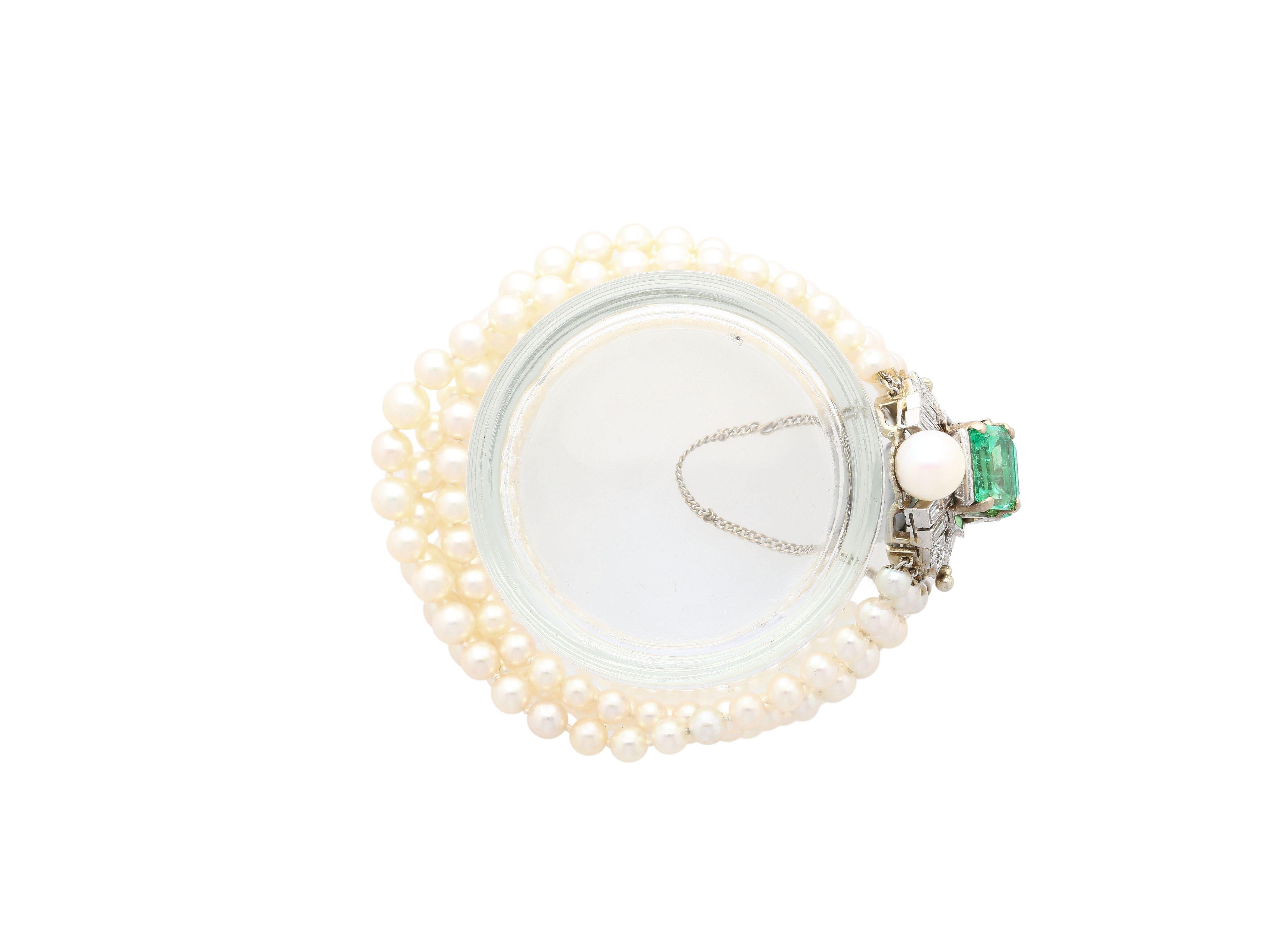 Art Deco Platin 5-reihiges Perlenarmband aus Platin mit 8 Gesamtkaratgewichten in Smaragden und Diamanten im Zustand „Gut“ im Angebot in Miami, FL