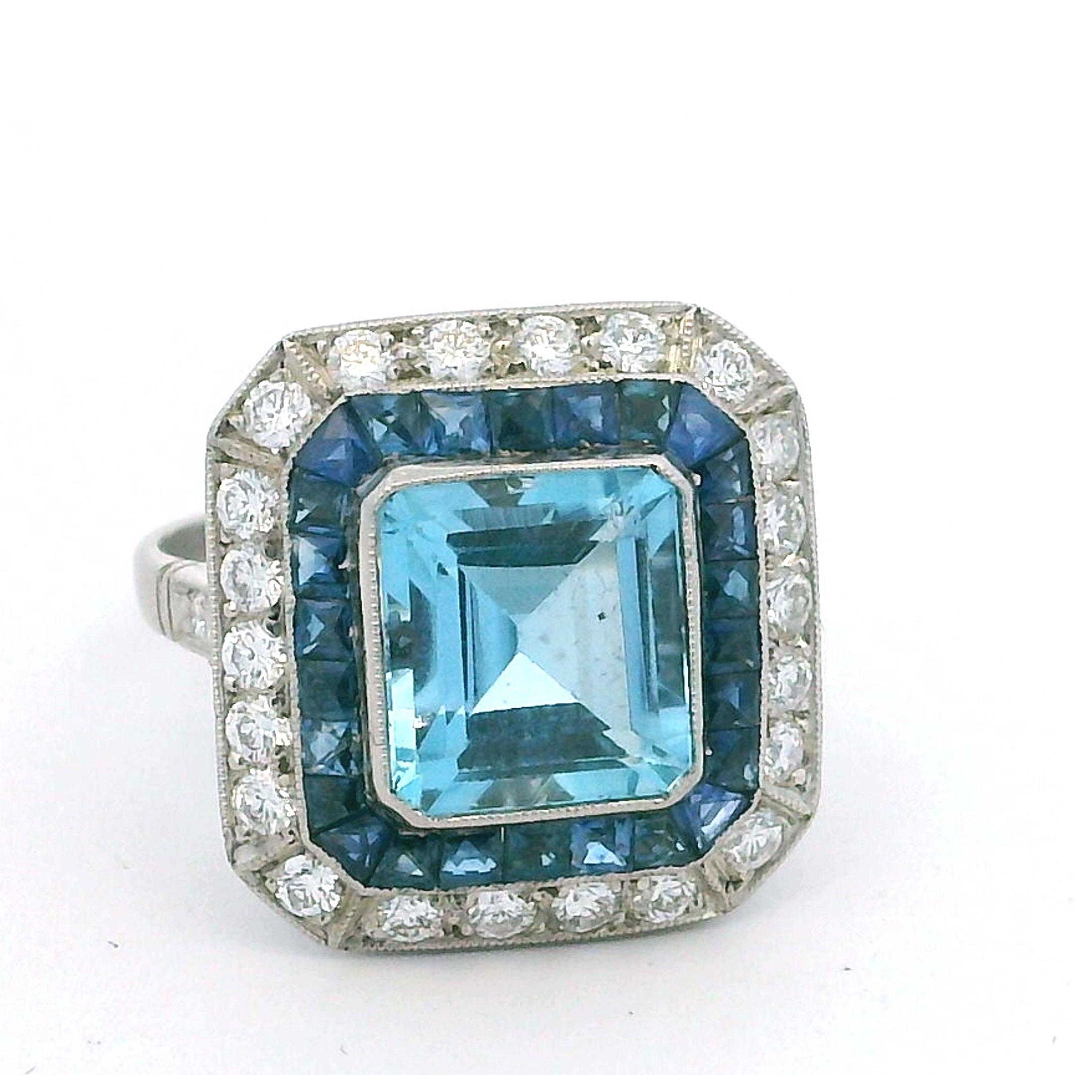 Bague art déco en platine 5.00 ct aigue-marine, diamant et saphir taille calibre en vente 5