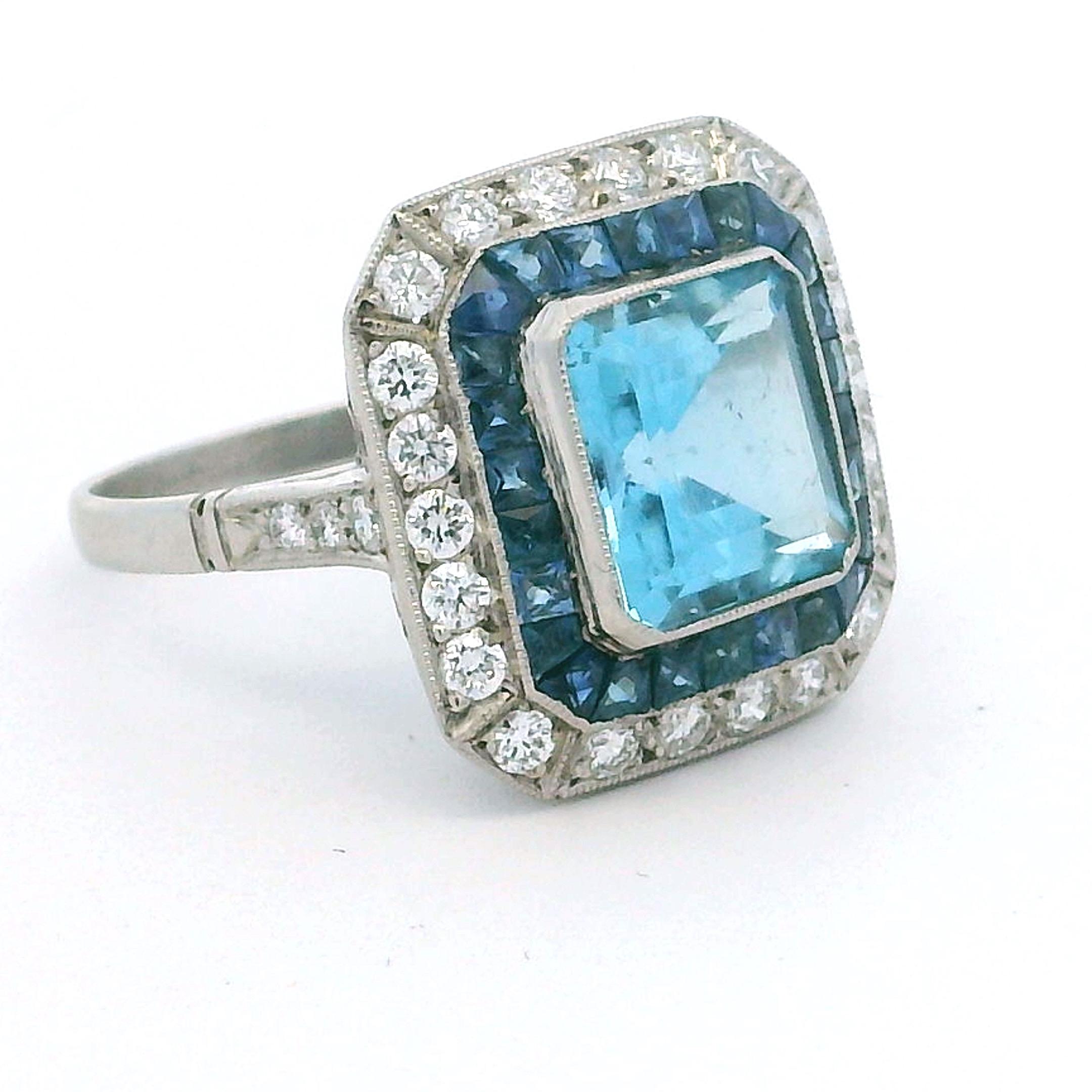 Art déco Bague art déco en platine 5.00 ct aigue-marine, diamant et saphir taille calibre en vente