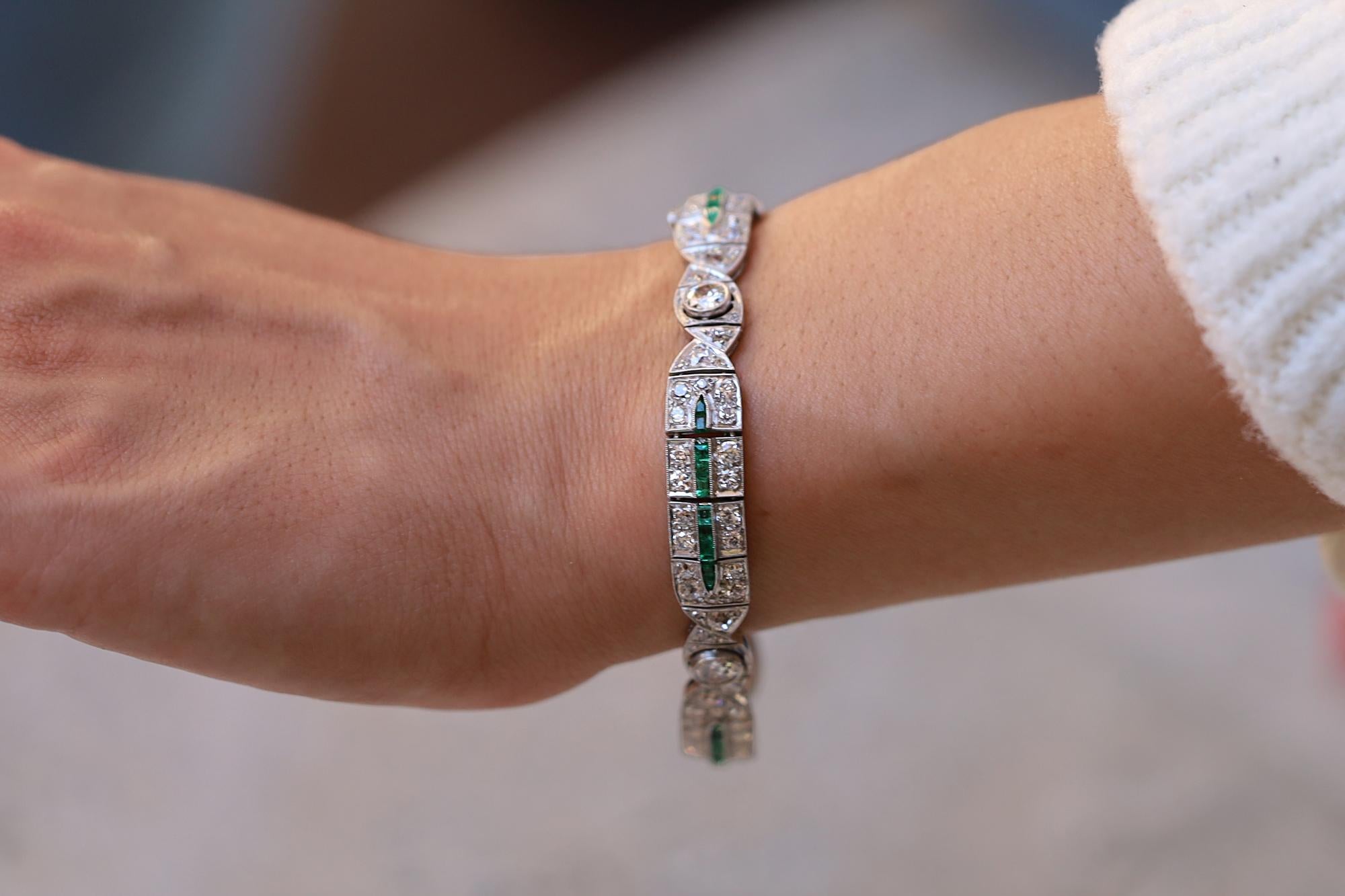 Art Deco Platinum, 6 Carat Diamond and Calibré Emerald Bracelet In Good Condition For Sale In Santa Barbara, CA