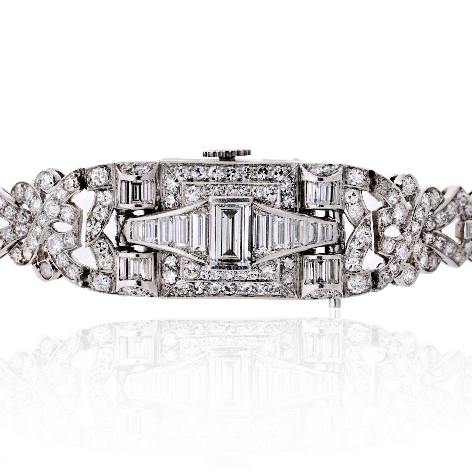 Voici une superbe montre Art déco Glycine Diamond Platinum. La montre est sertie d'environ 6,50 ct de diamants ronds et baguettes. La couleur des diamants est H-I et la pureté VS en moyenne. Le cadran est signé. La longueur de la montre avec le