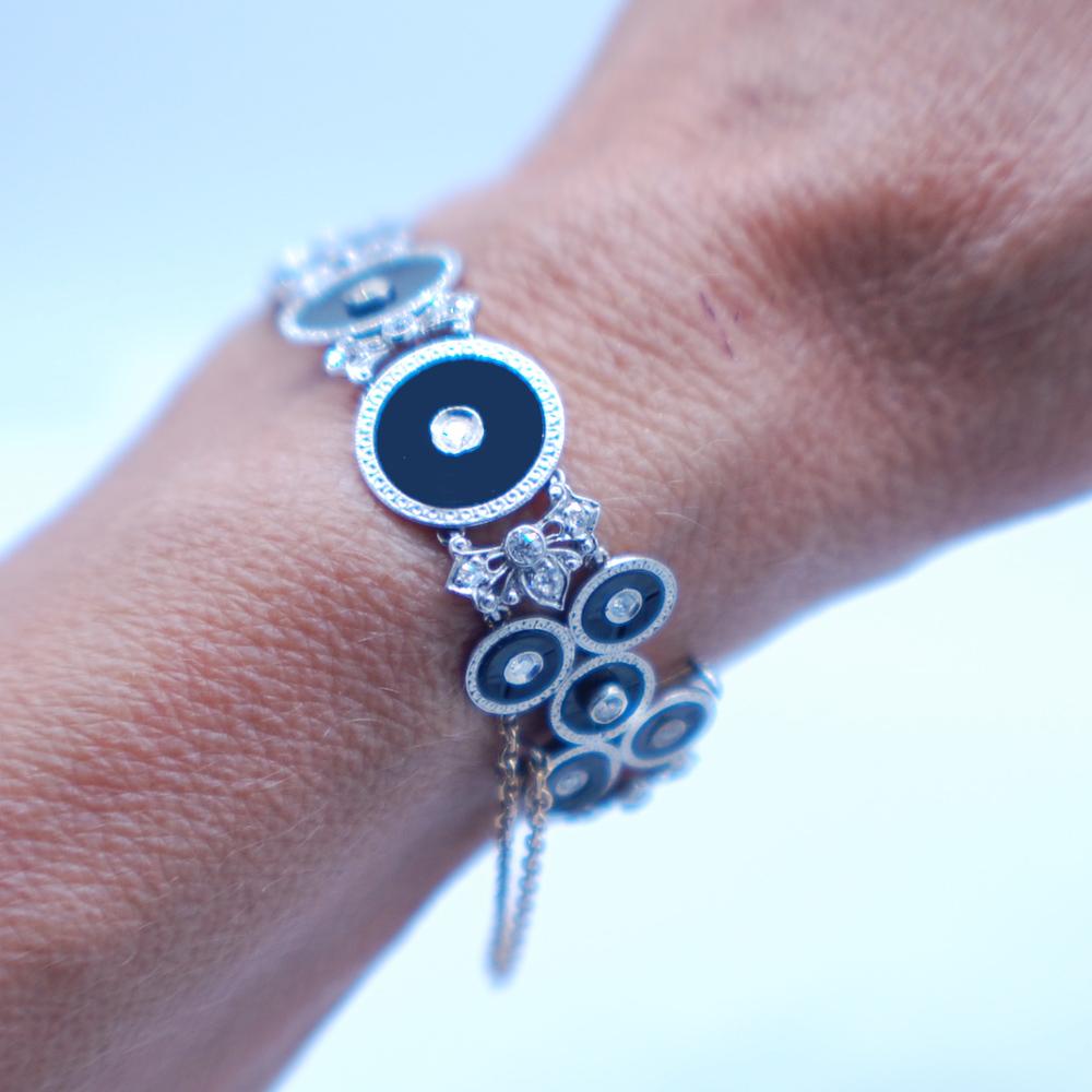 Art Deco Stil Platin 18 Karat europäischer Diamant Schwarzes Onyx-Armband 1,50 Karat im Zustand „Gut“ in Laguna Hills, CA