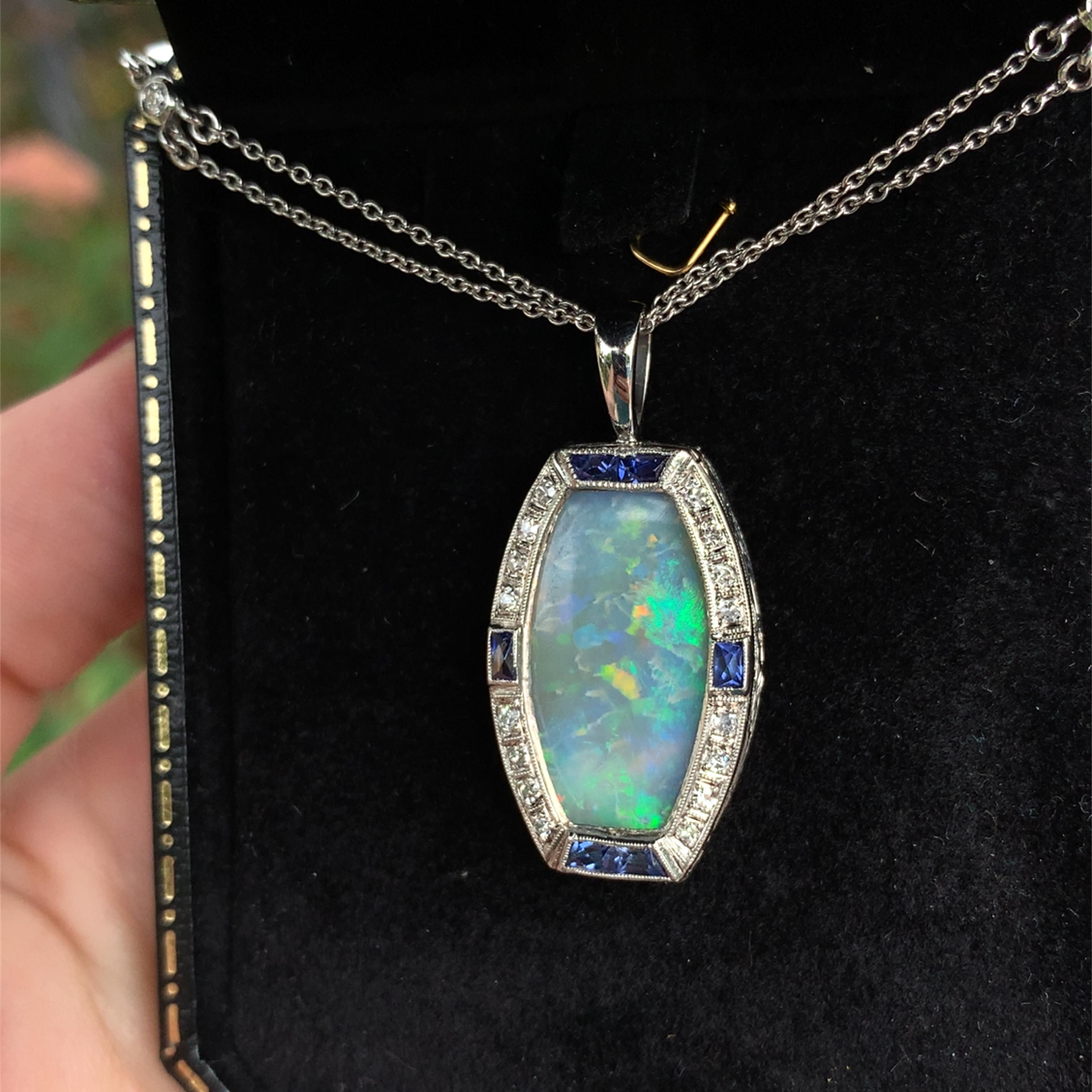 Pendentif Art Déco en platine 9,24 carats en opale avec diamants et saphirs synthétiques en vente 6