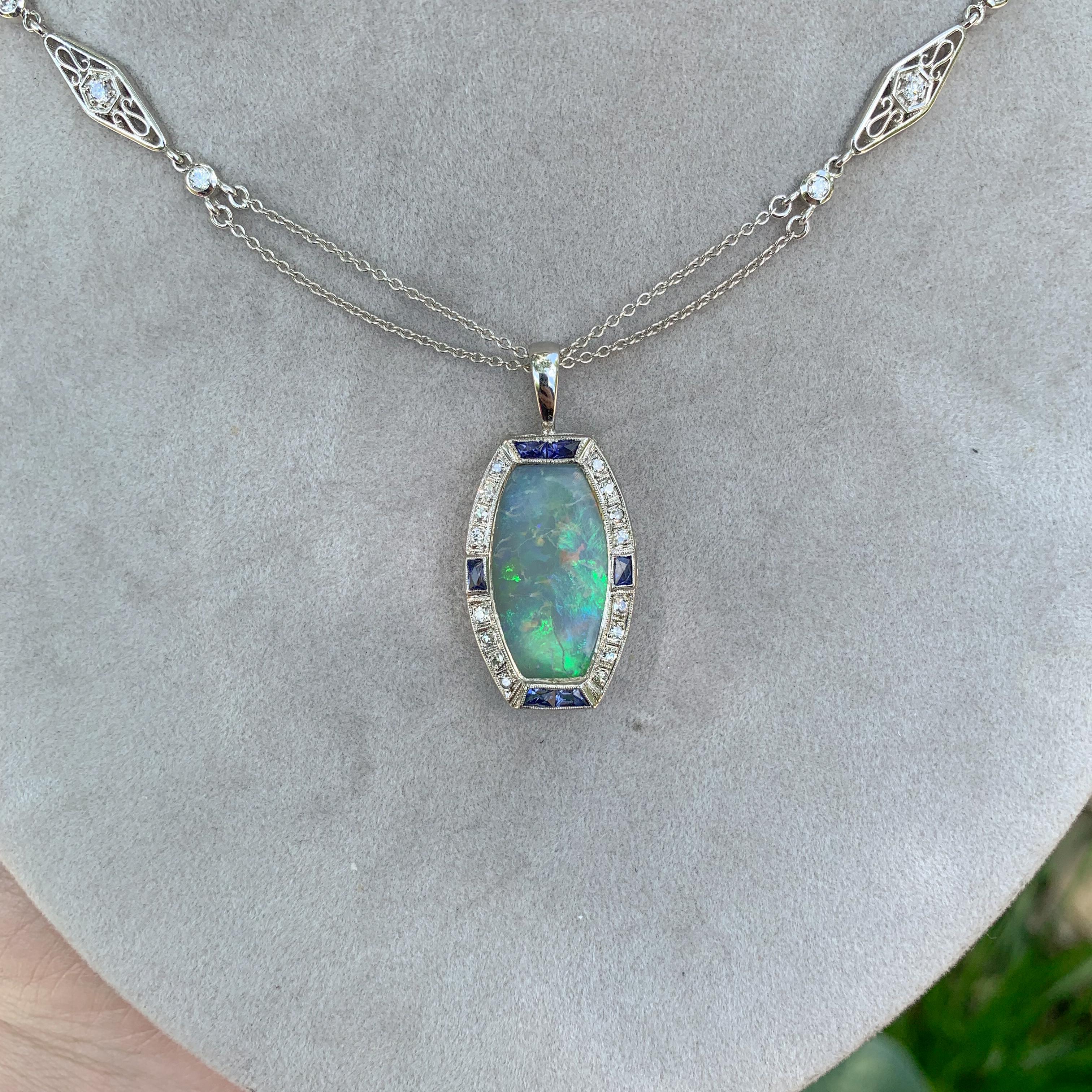 Pendentif Art Déco en platine 9,24 carats en opale avec diamants et saphirs synthétiques en vente 4