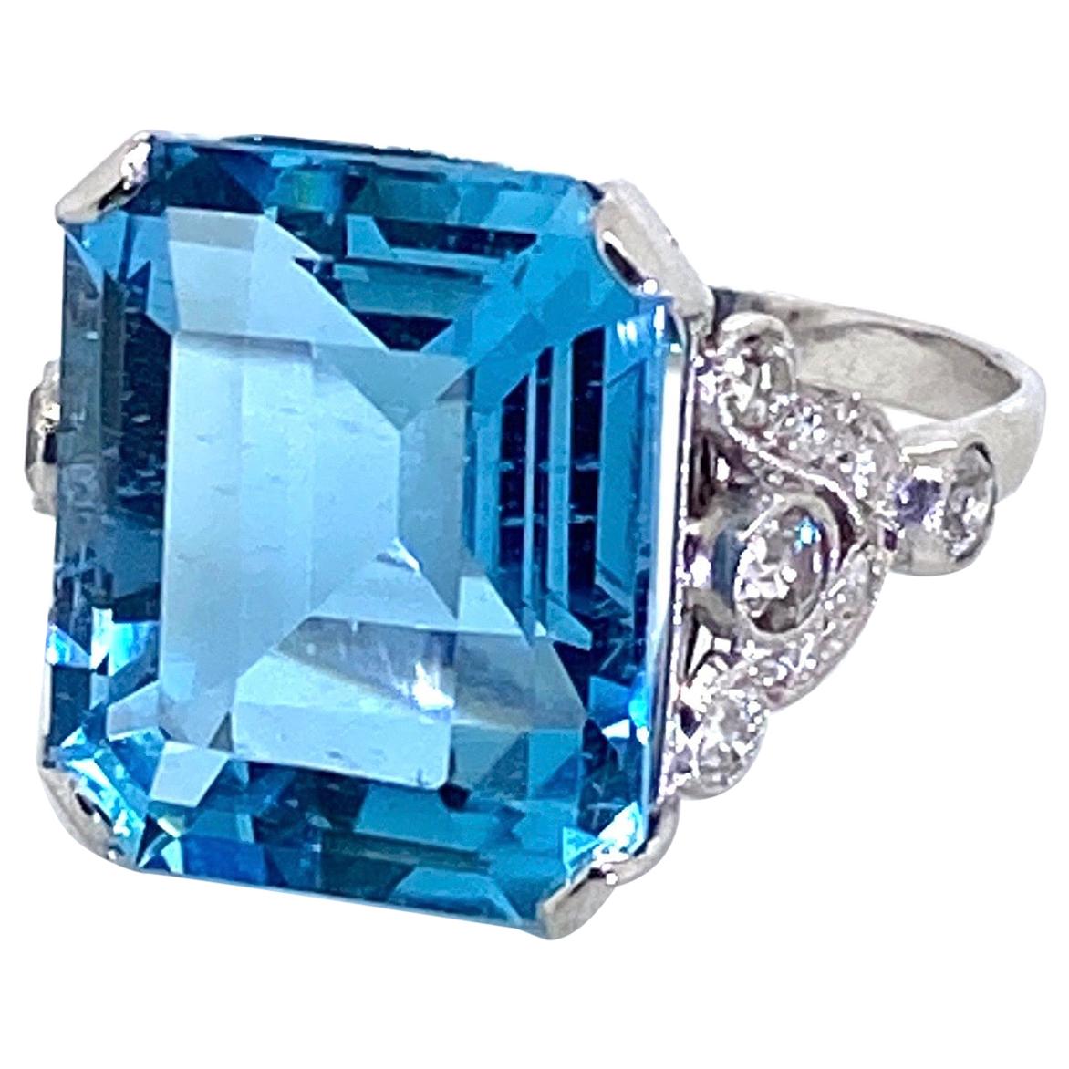 Art Deco Platinum and 10.60 Carat Natural Aquamarine and Diamond Dress Ring In Good Condition In QLD , AU