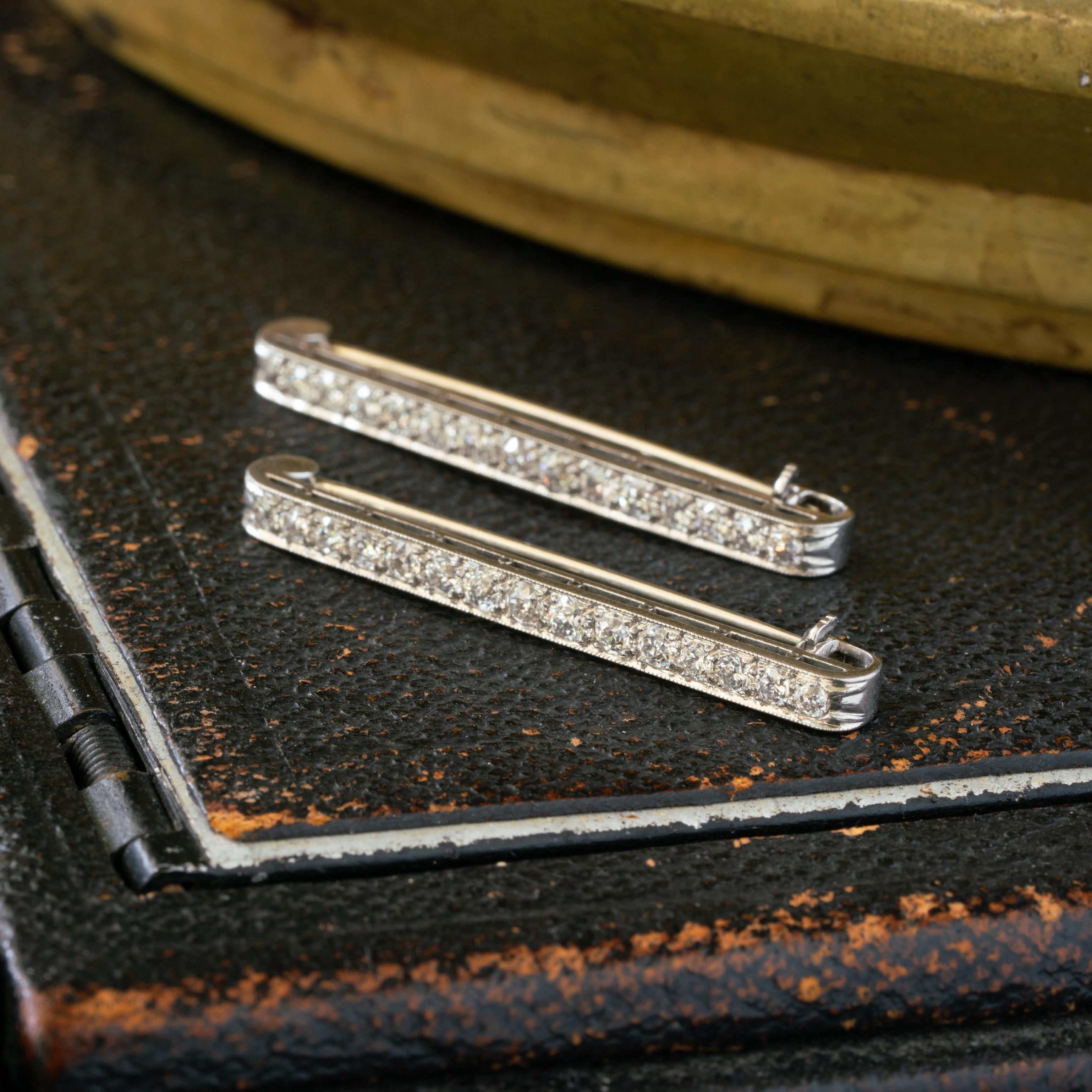 Art Deco Platinum and 2.0 Cts Diamond Matched Pair Bar Brooches In Good Condition For Sale In New York, NY