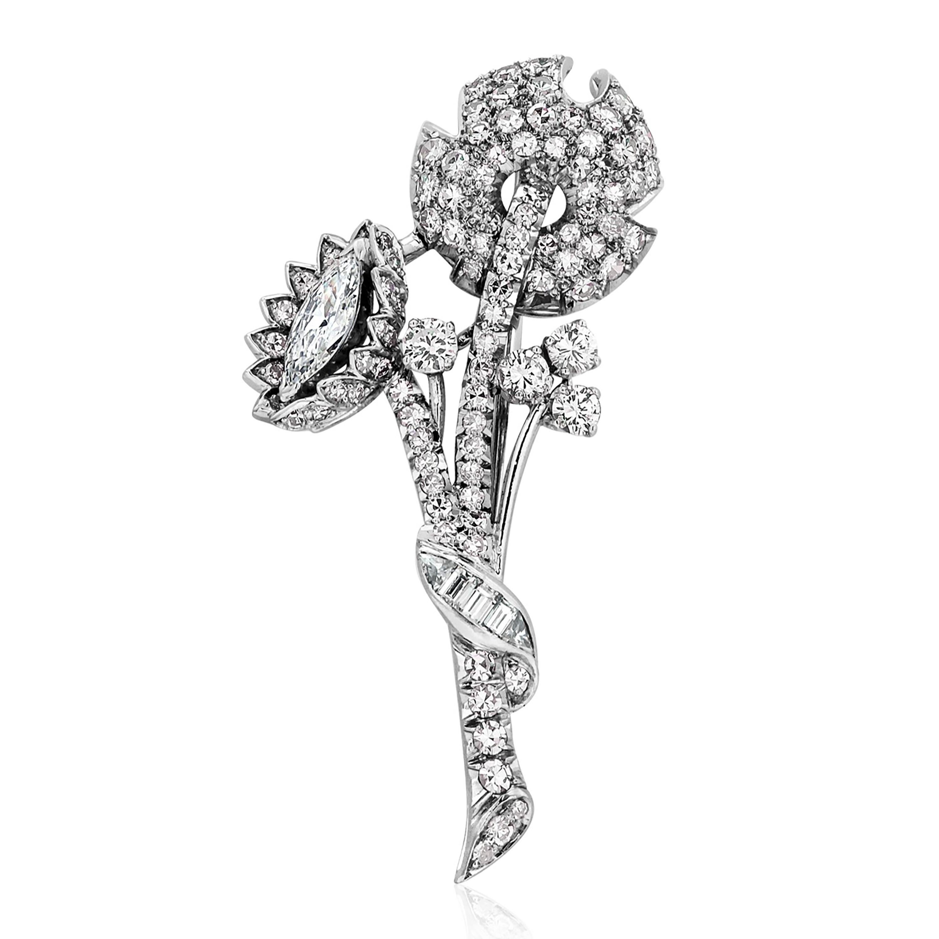Art Deco Platinum and Diamond 3.13 Carat Floral 1920th Rare 1.65 Inch Brooch For Sale 1