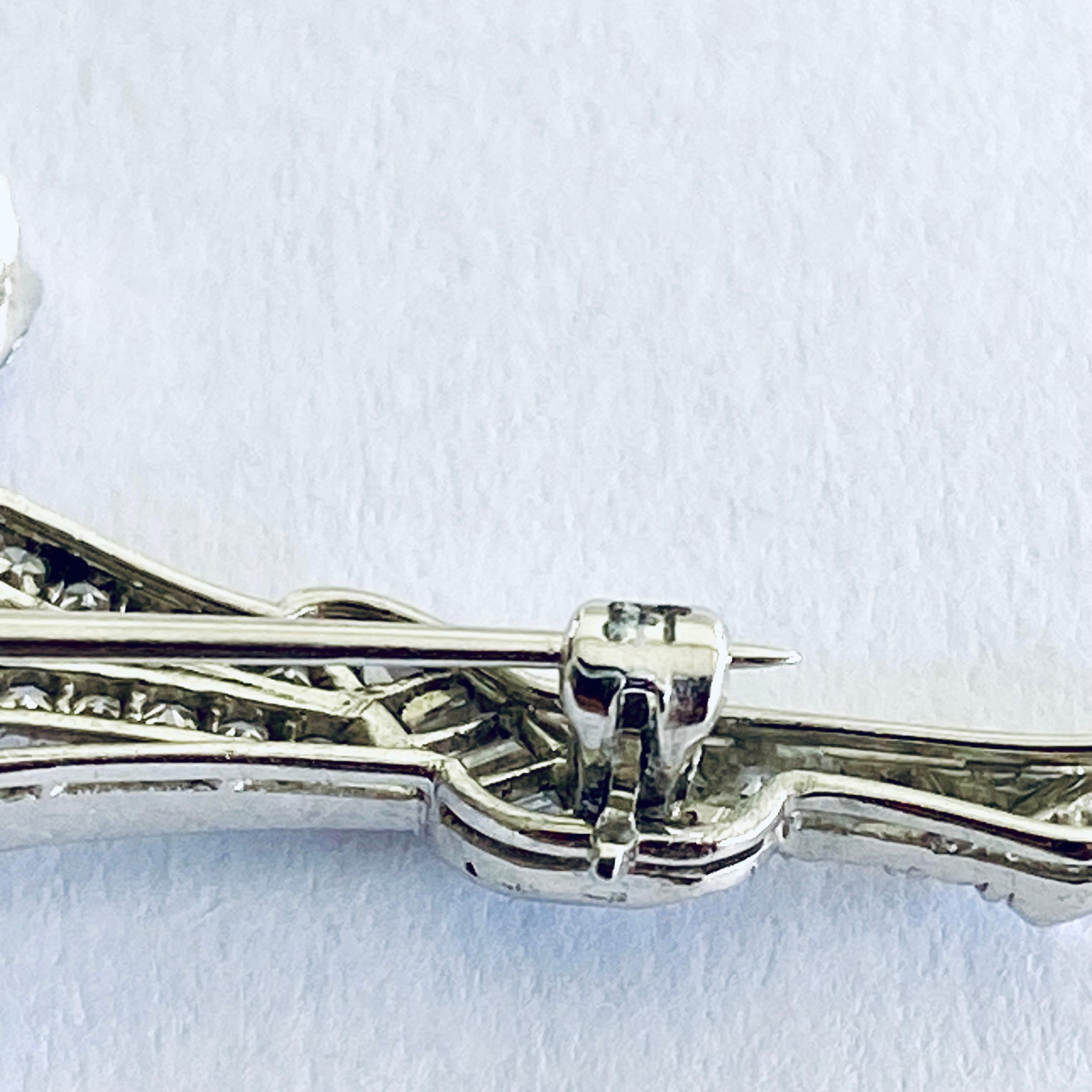 Art Deco Platinum and Diamond 3.13 Carat Floral 1920th Rare 1.65 Inch Brooch For Sale 3