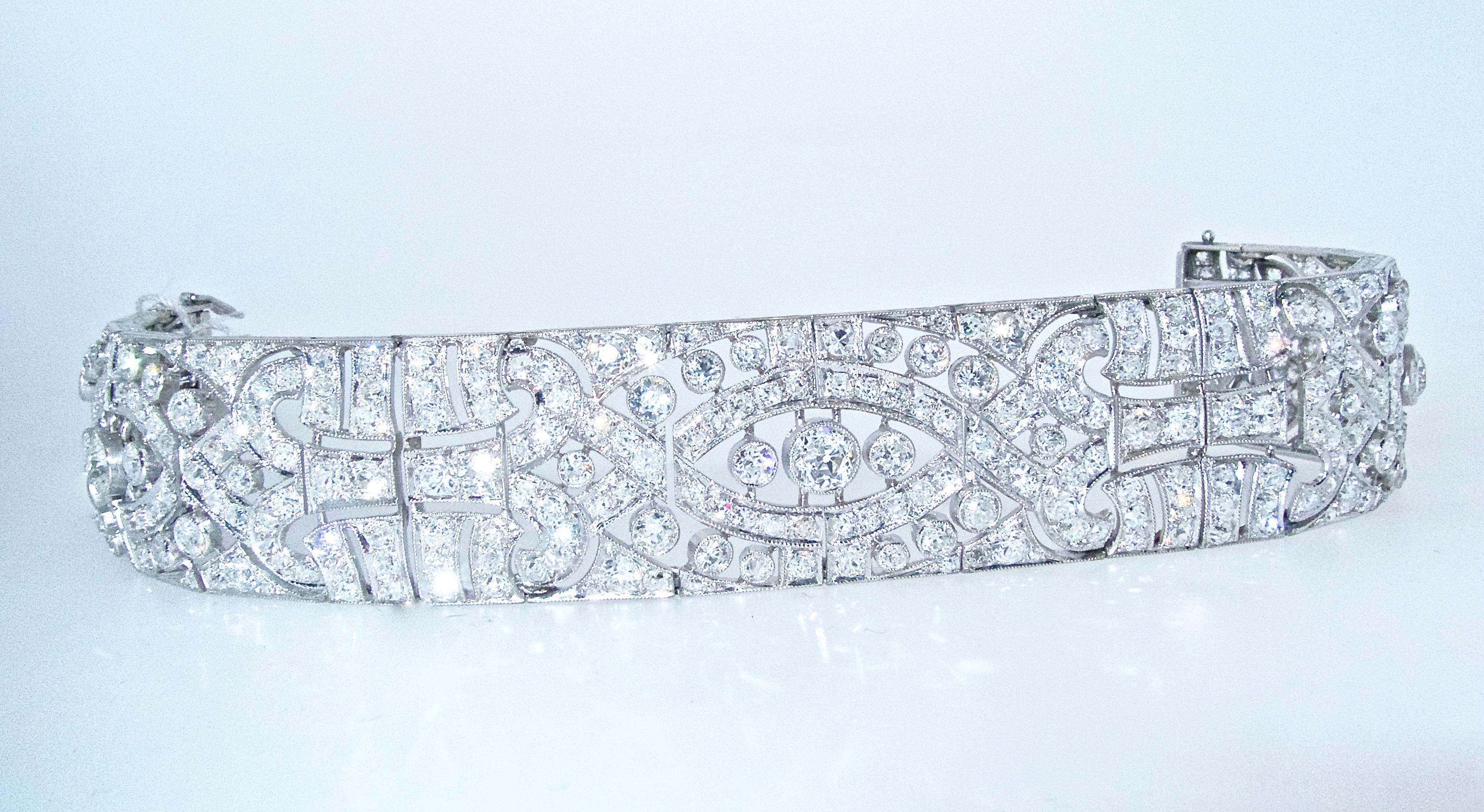 Art Deco Platinum and Diamond Bracelet, circa 1930 In Excellent Condition In Aspen, CO