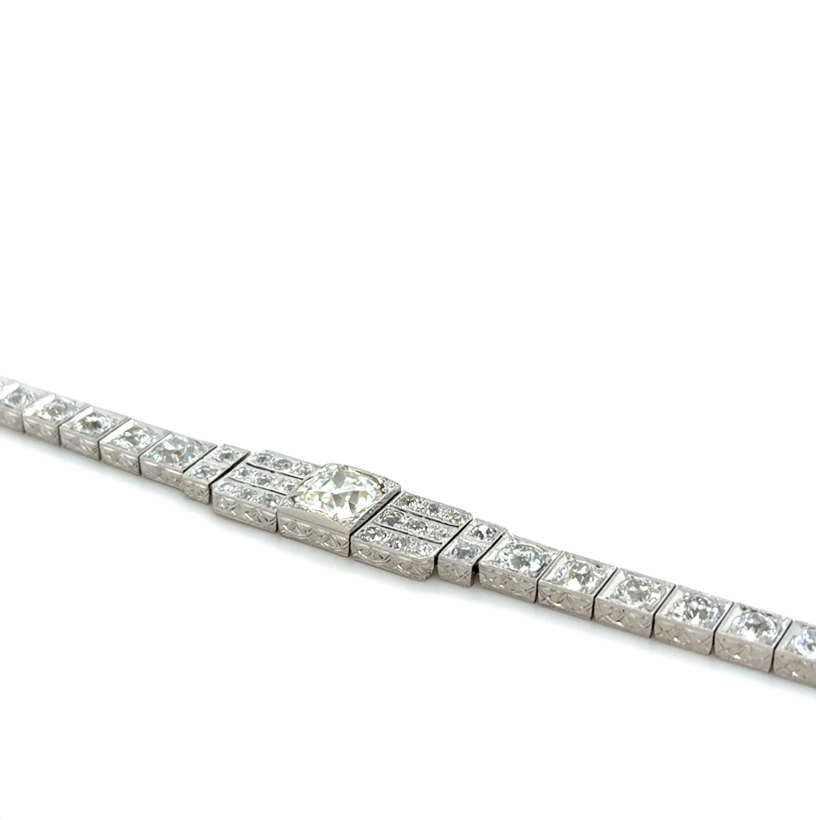 Art Deco Platinum and Diamond Bracelet (Art déco) im Angebot