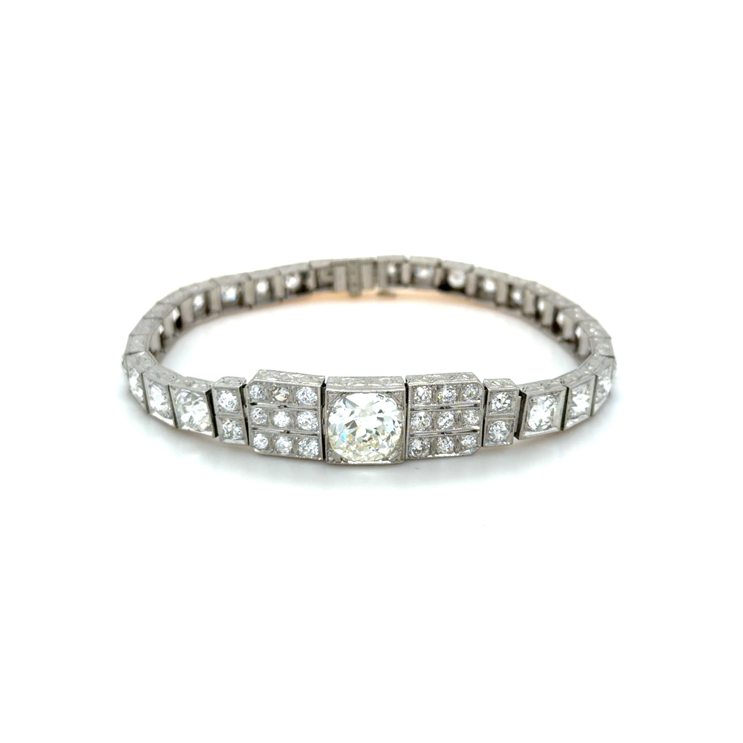Art Deco Platinum and Diamond Bracelet im Zustand „Hervorragend“ im Angebot in Chicago, IL