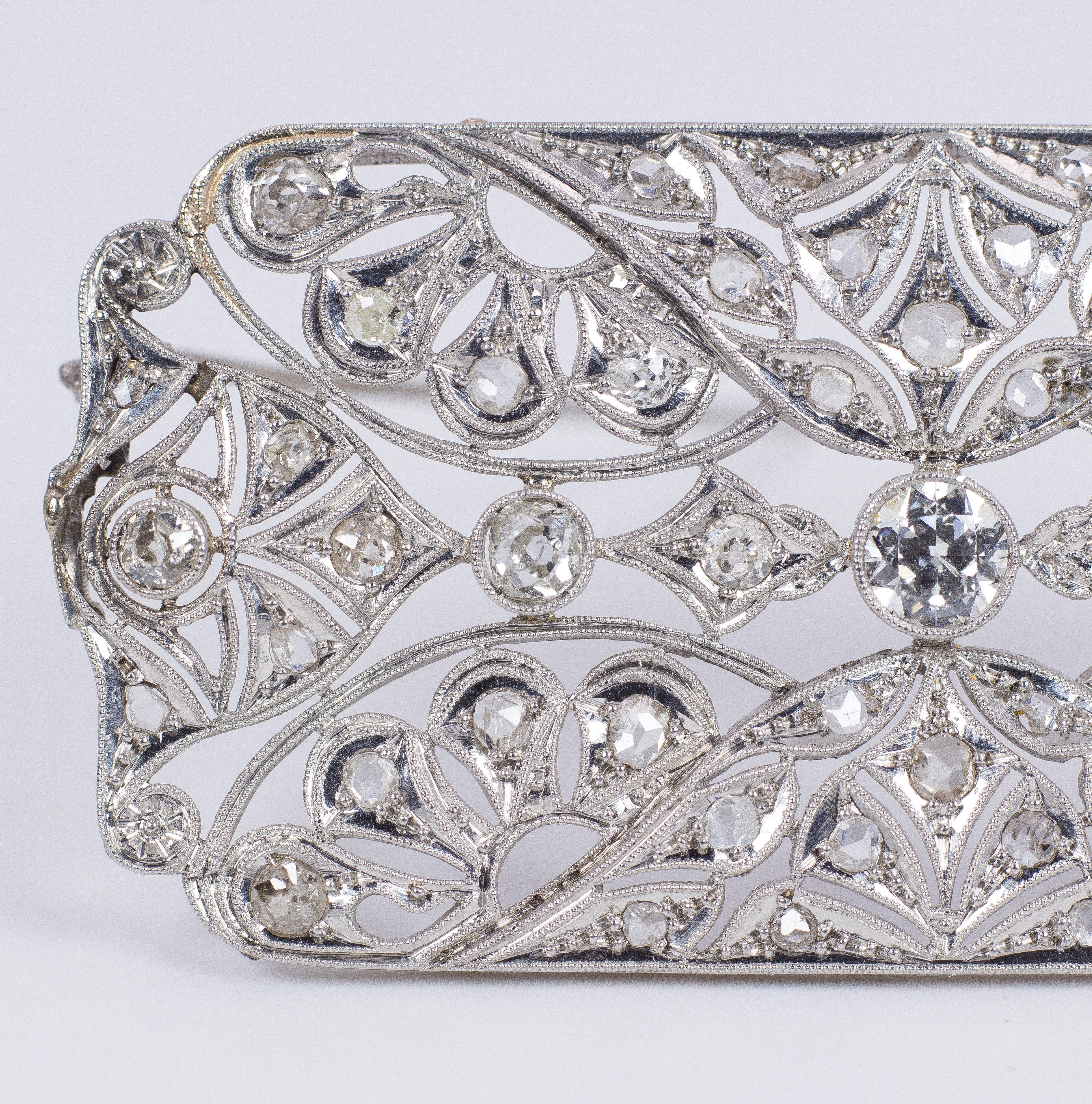 Art Deco Platinum and Diamond Brooch In Good Condition For Sale In Bologna, IT