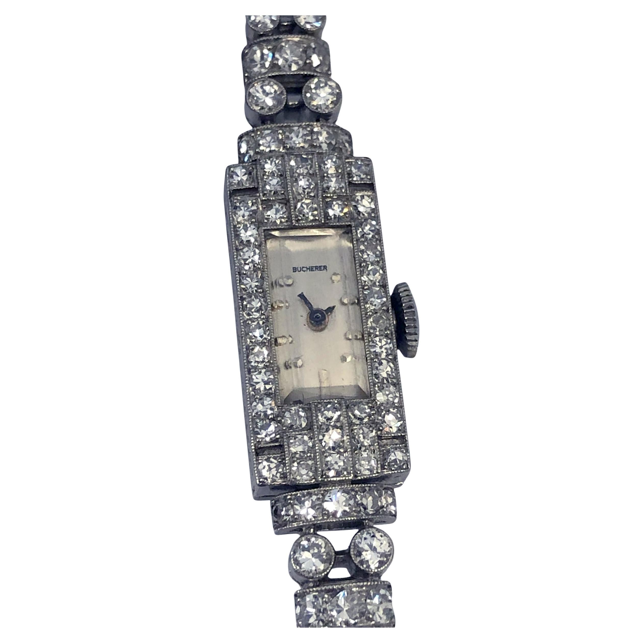 Reloj de pulsera Bucherer Art Decó para señora de los años 20, 22 x 10 M.M. Caja de platino de 2 piezas, con las extensiones de la pulsera el reloj mide 2 1/4 pulgadas de longitud, engastado con Diamantes talla antigua que suman 2,50 quilates.