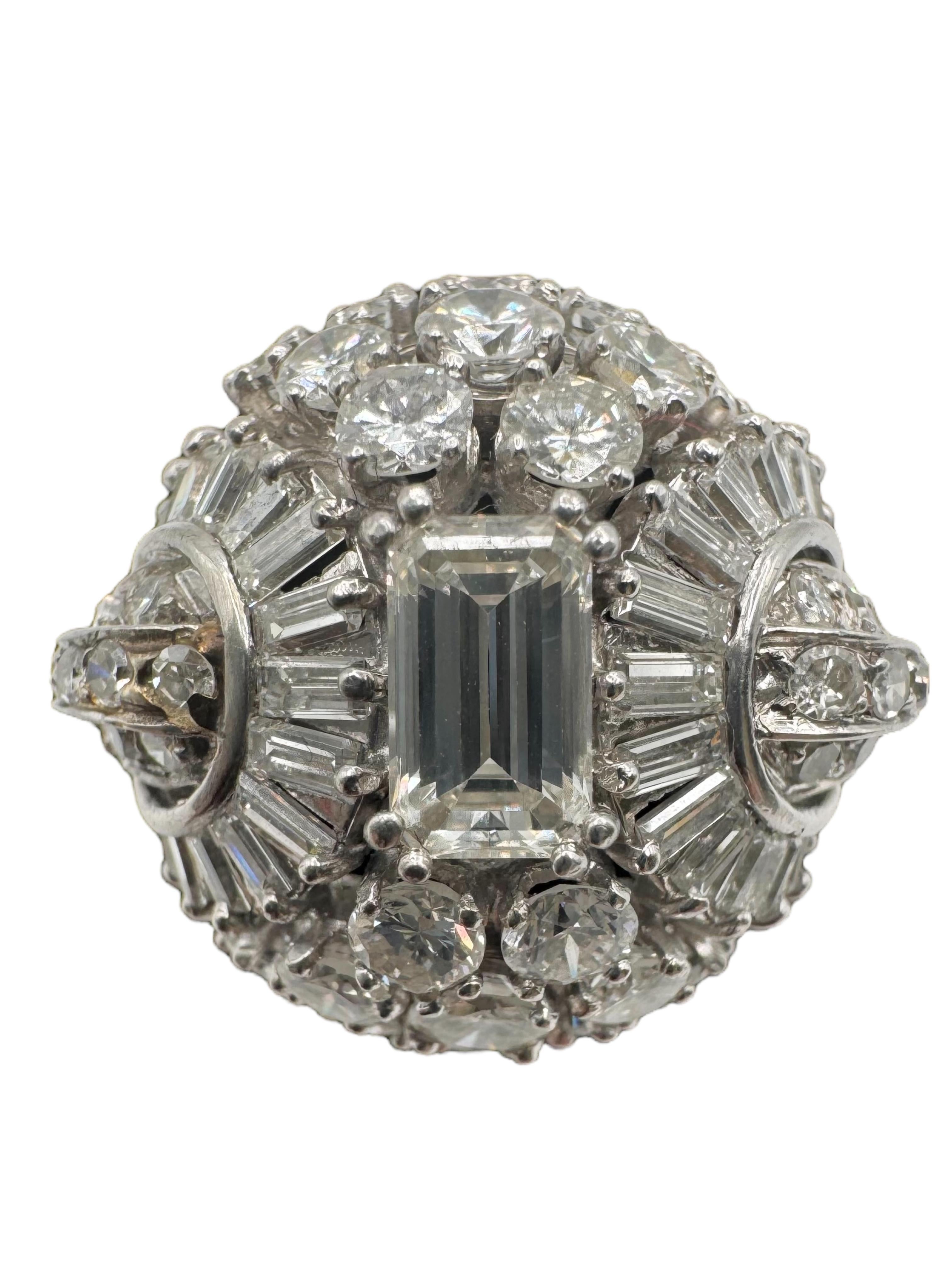 Taglio smeraldo Anello da cocktail in platino e diamanti Art Deco in vendita