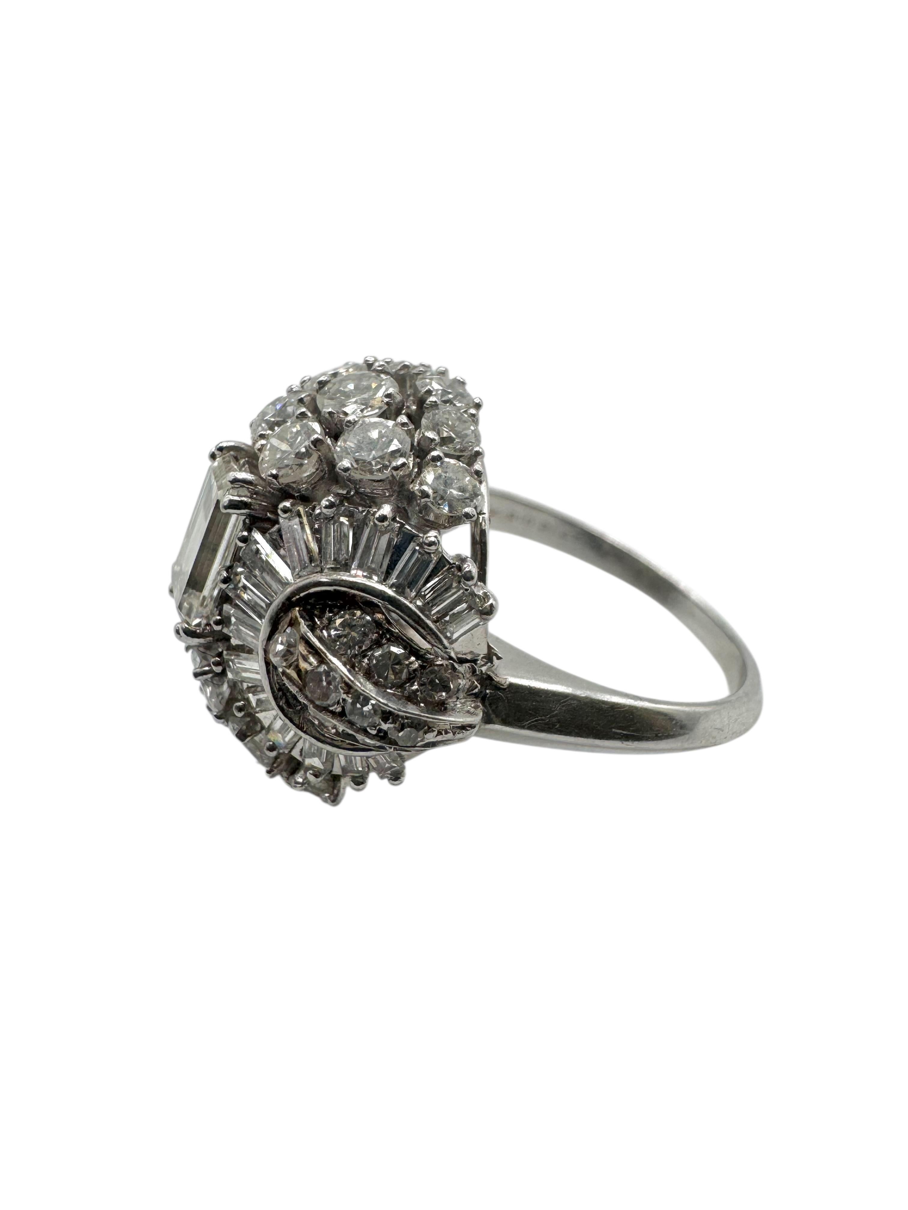 Anello da cocktail in platino e diamanti Art Deco in vendita 2