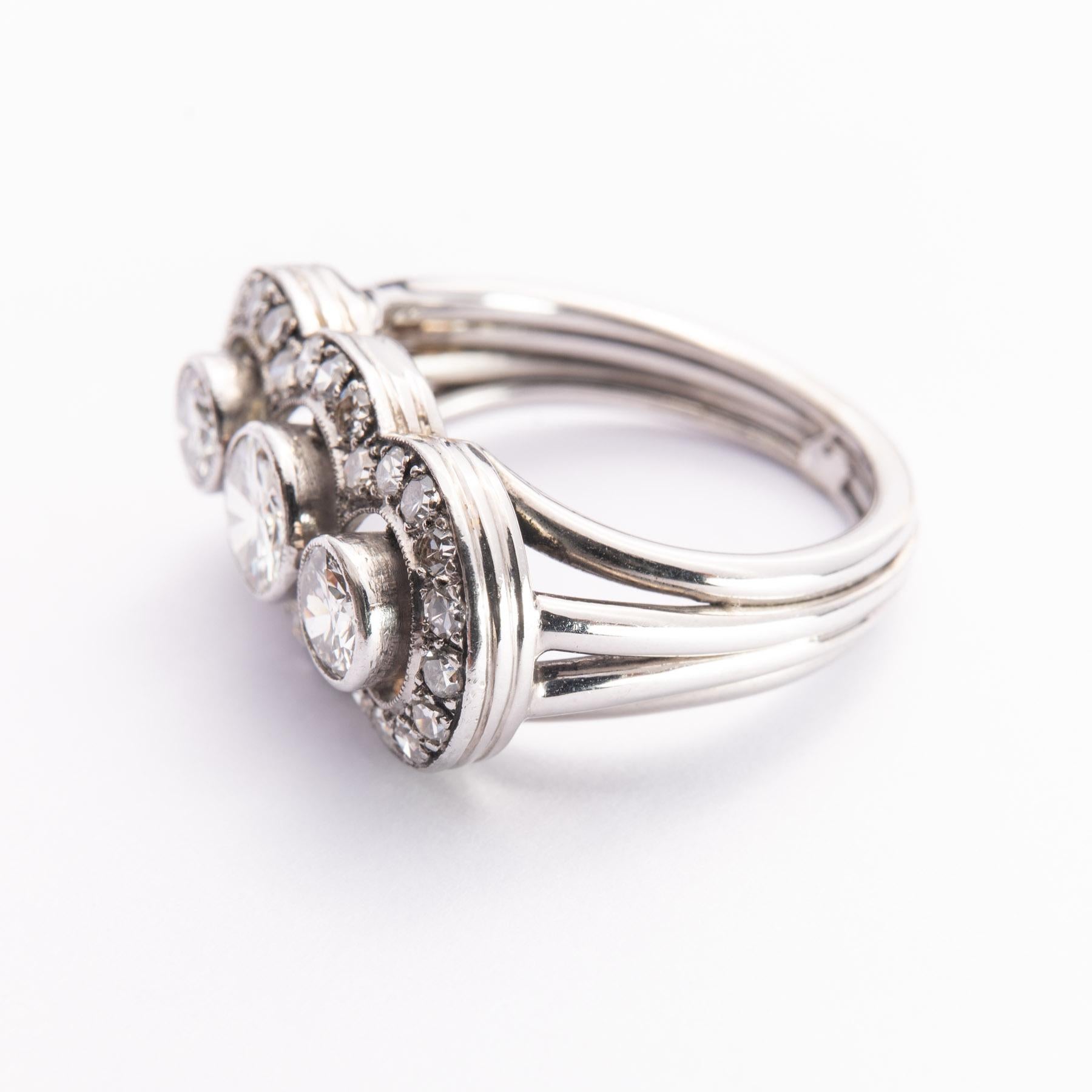 
Art Deco ring, 1920s, with a row of 3 rose-cut and old-cut diamonds totaling approx. 1.52 ct, shank and setting crafted in platinum and 585/- white gold, ring size 55

A magnificently designed ring that places the 3 wonderful diamonds in the