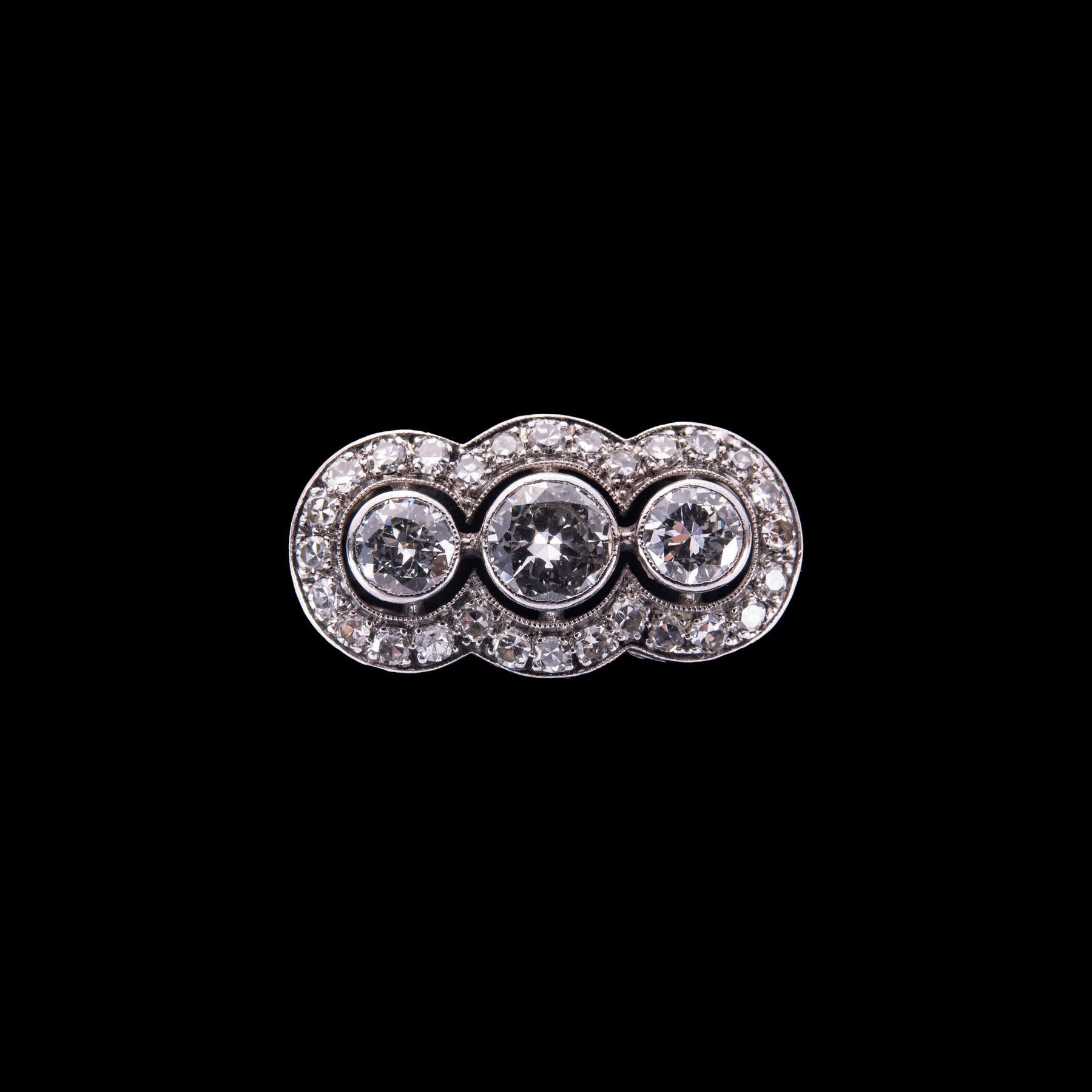 Art Deco Platinum and Diamond Ring, 1920s Art Decó en venta