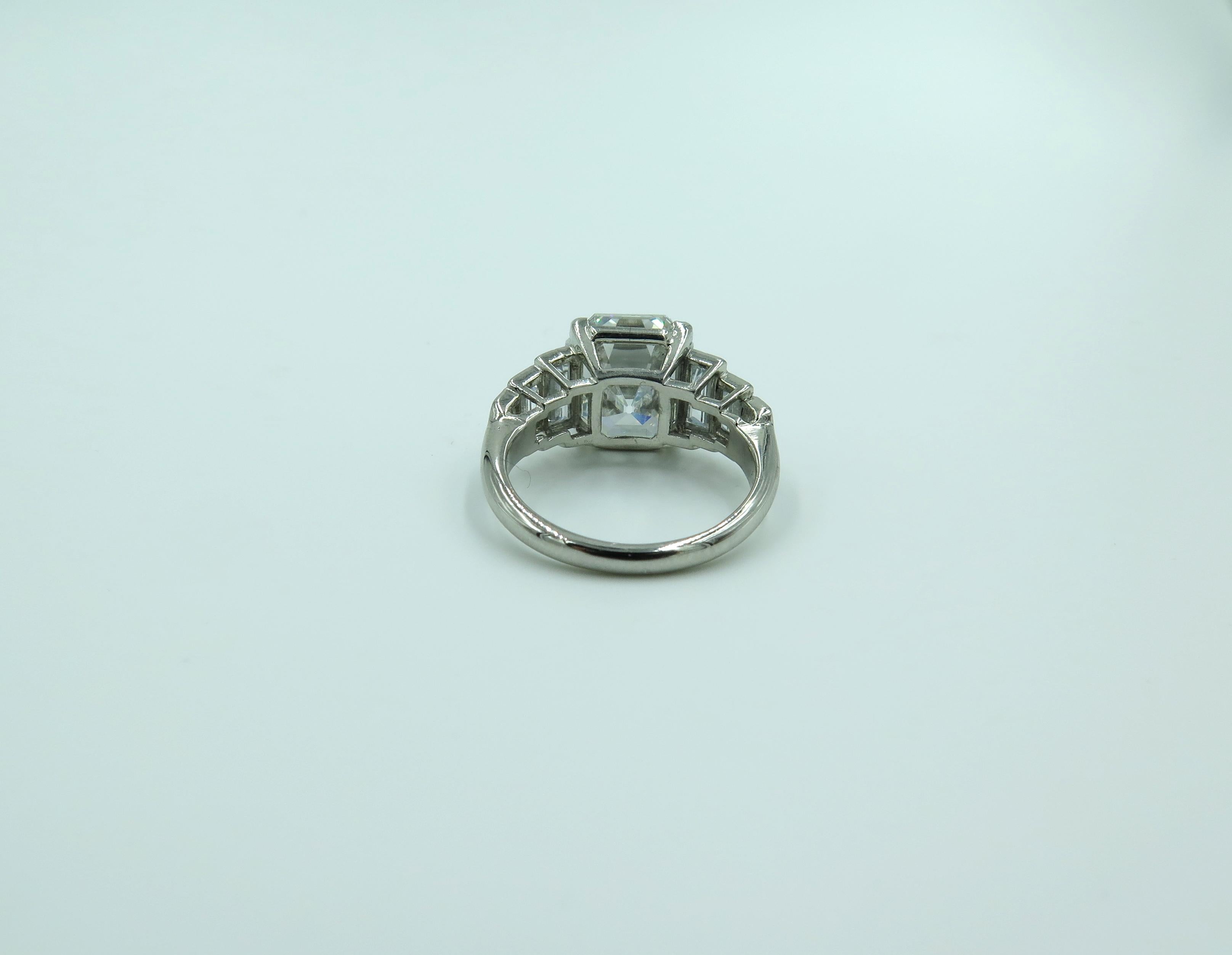 Art Deco Platinum and Diamond Ring In Excellent Condition In New York, NY