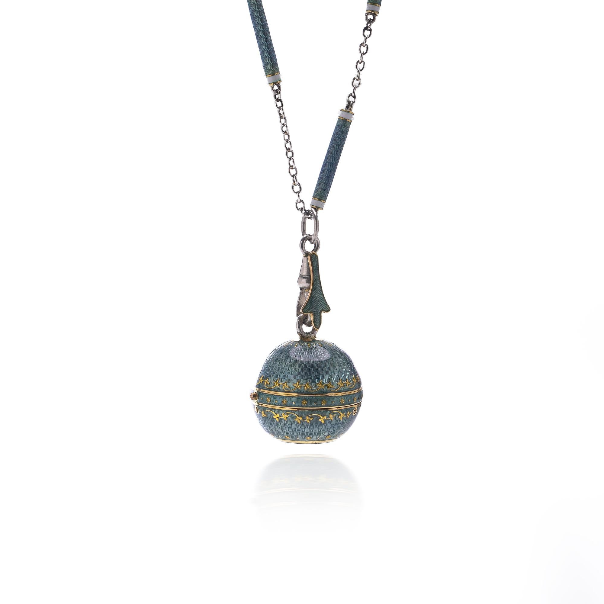 Donna Collana orologio con ciondolo in platino e smalto Art Deco in vendita