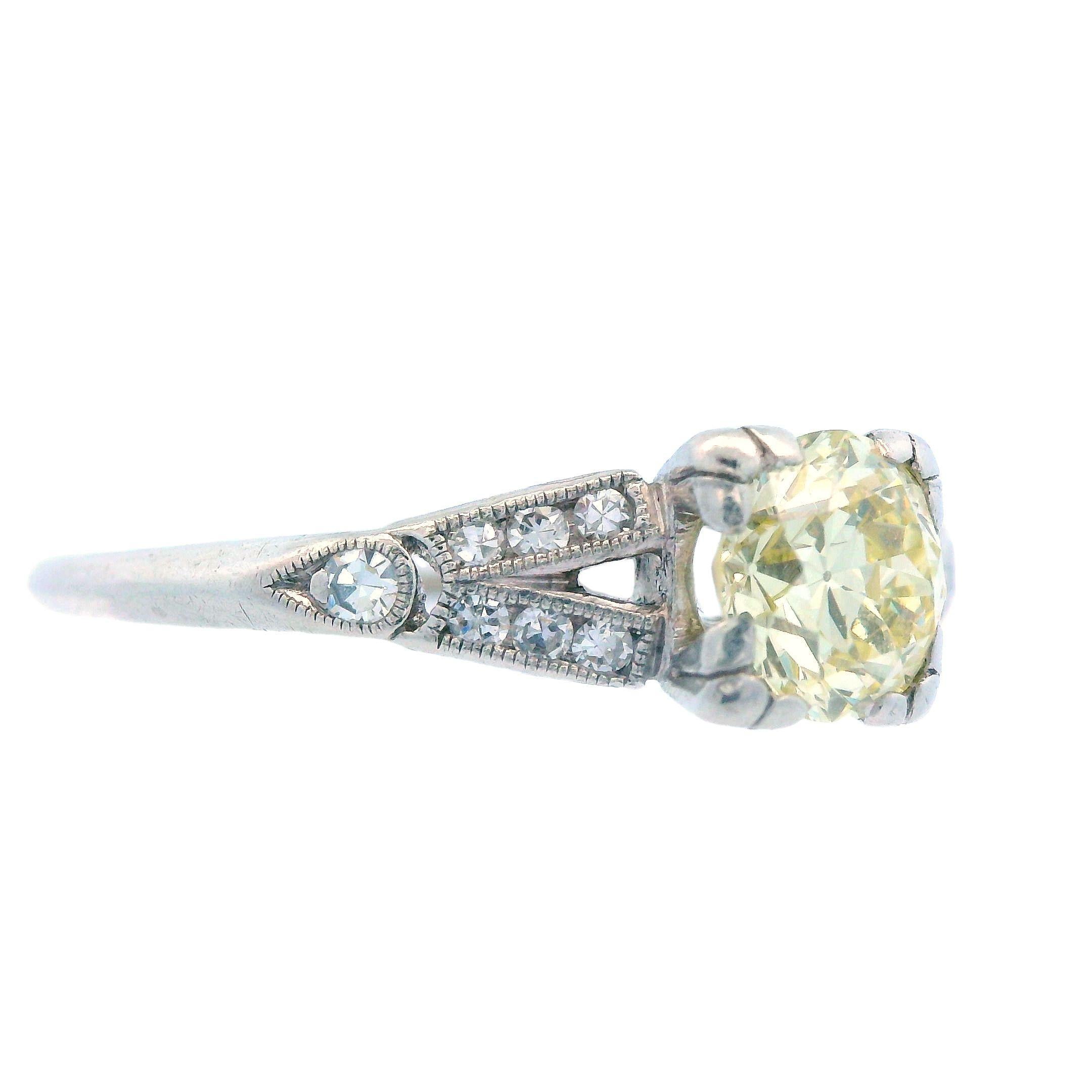 Taille ronde Bague de fiançailles Art déco en platine et diamant jaune fantaisie en vente