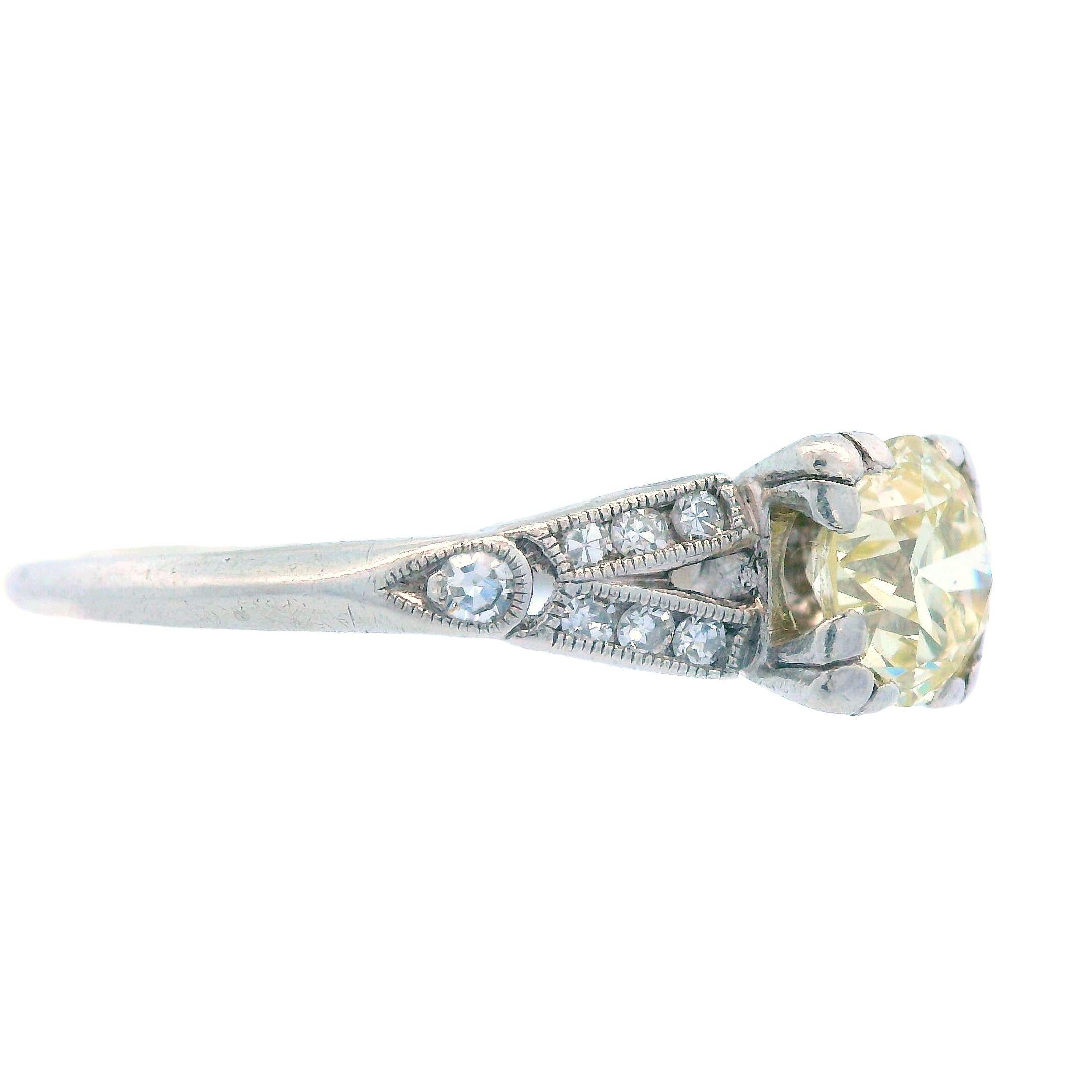Bague de fiançailles Art déco en platine et diamant jaune fantaisie en vente 1