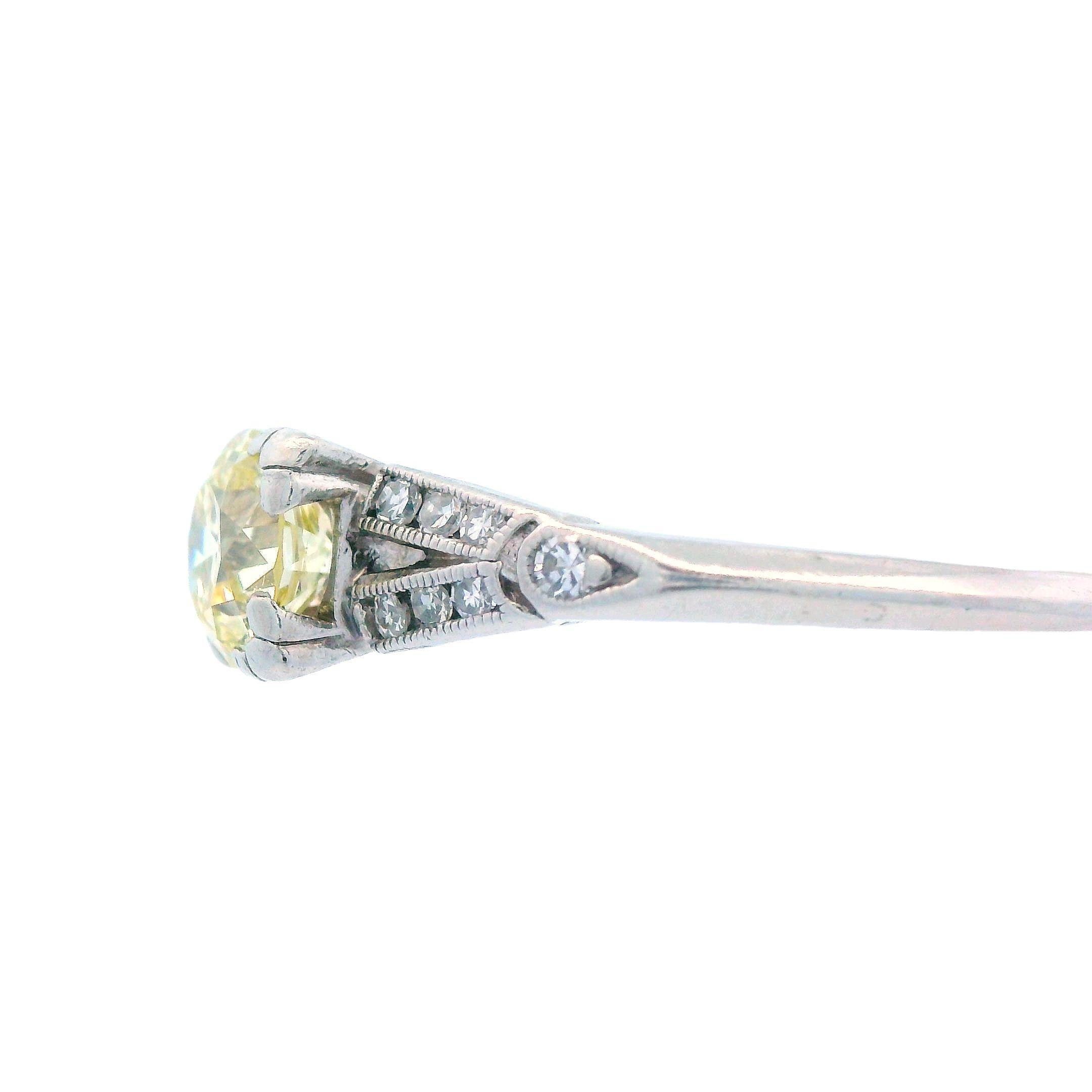 Bague de fiançailles Art déco en platine et diamant jaune fantaisie en vente 2