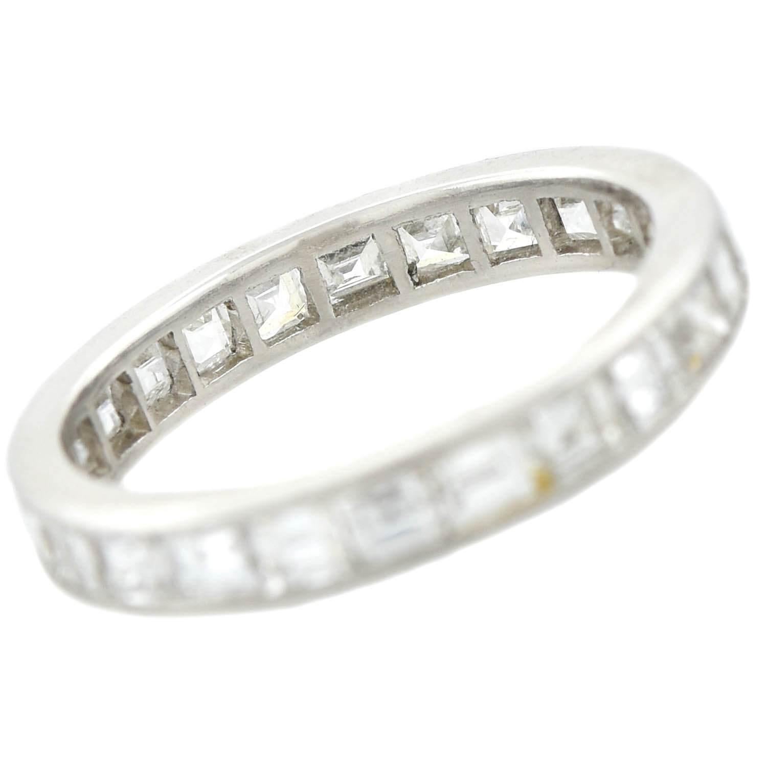 Platin- und Quadratschliff-Diamant-Eternity-Ring im Art déco-Stil 3ctw im Zustand „Gut“ im Angebot in Narberth, PA