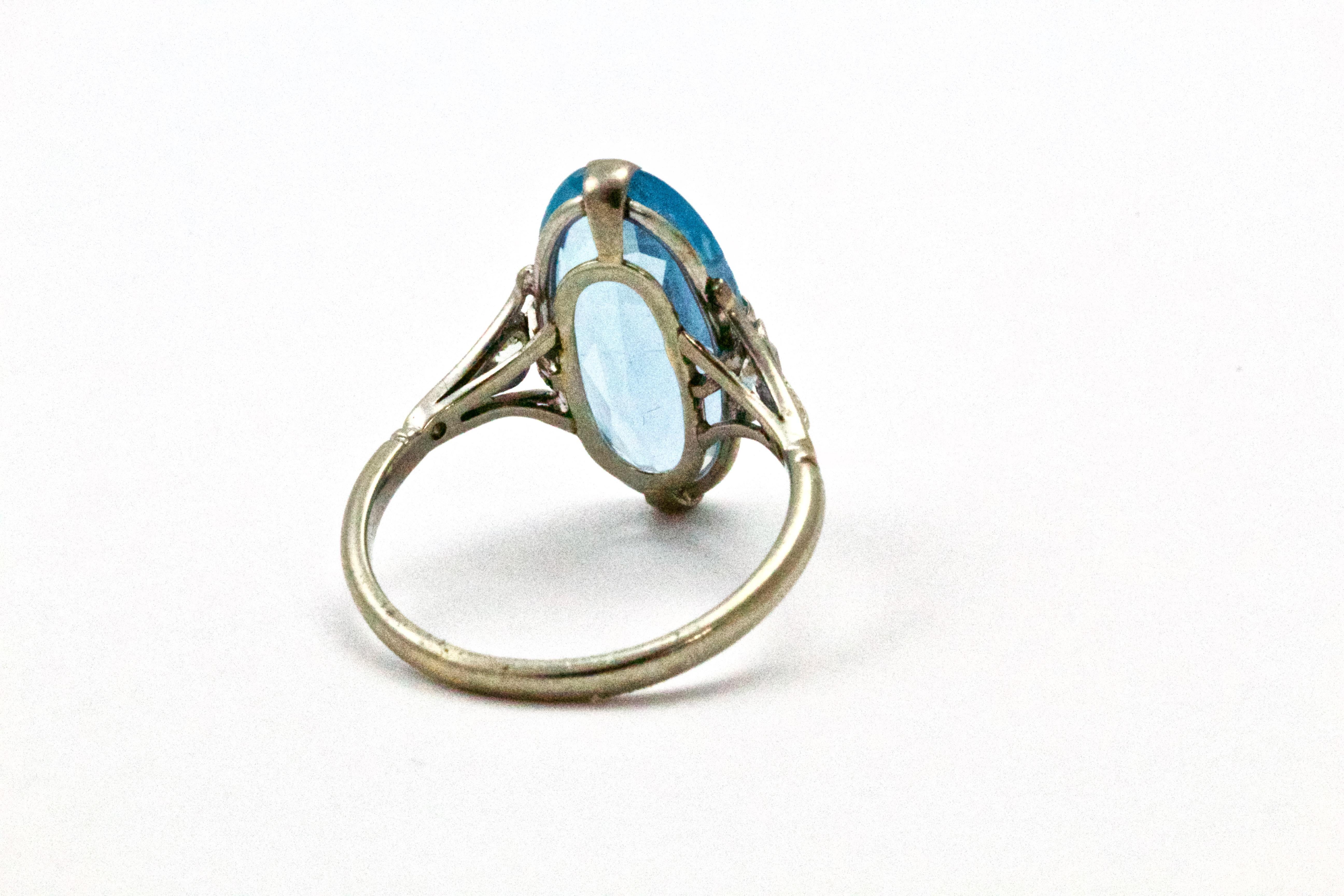 Art Deco Platinum Aquamarine and Diamond Ring In Excellent Condition In Chipping Campden, GB