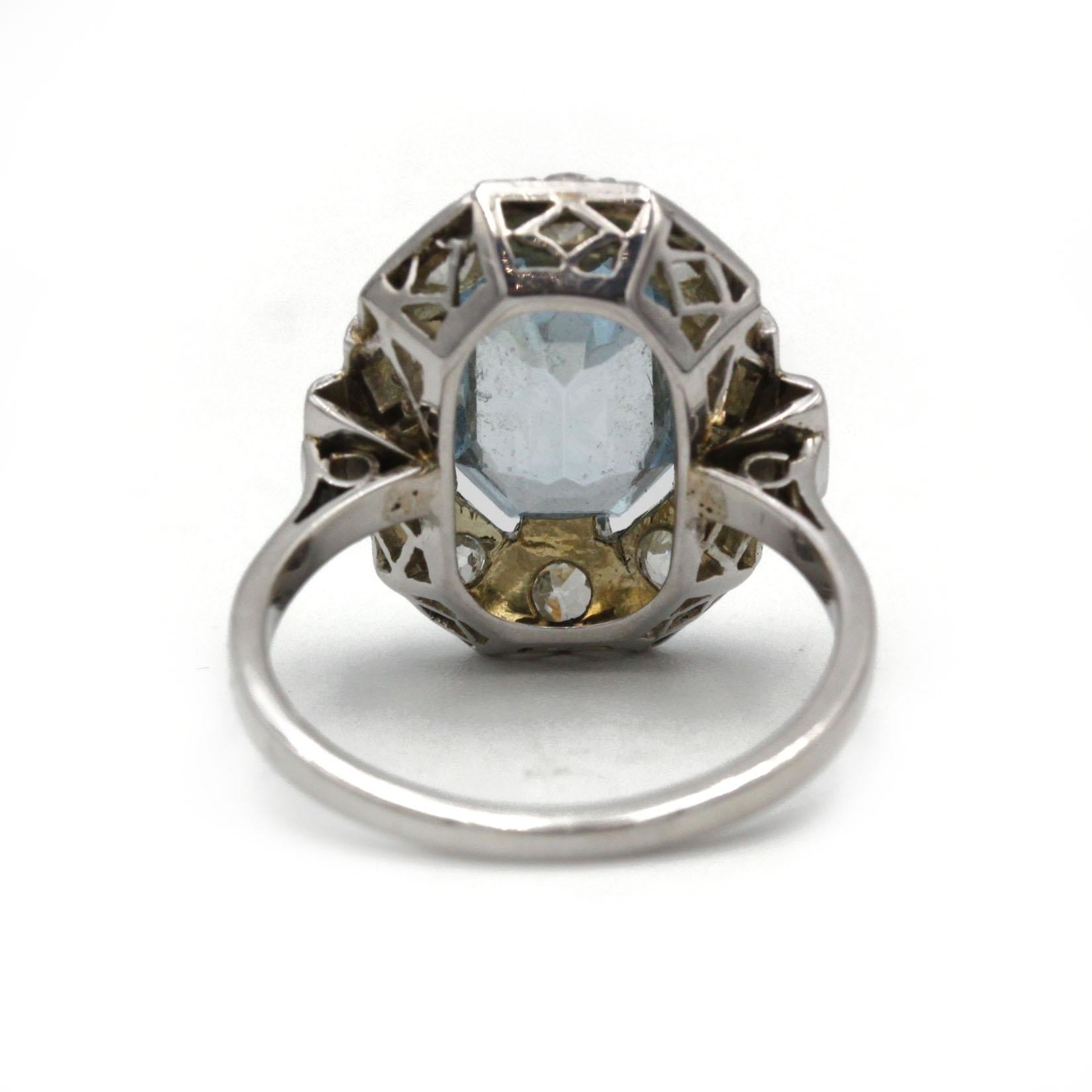 De las mujeres Anillo Art Déco de Platino con Aguamarina y Racimo de Diamantes Mina Antigua en venta