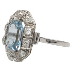 Anillo Art Déco de Platino con Aguamarina y Racimo de Diamantes Mina Antigua