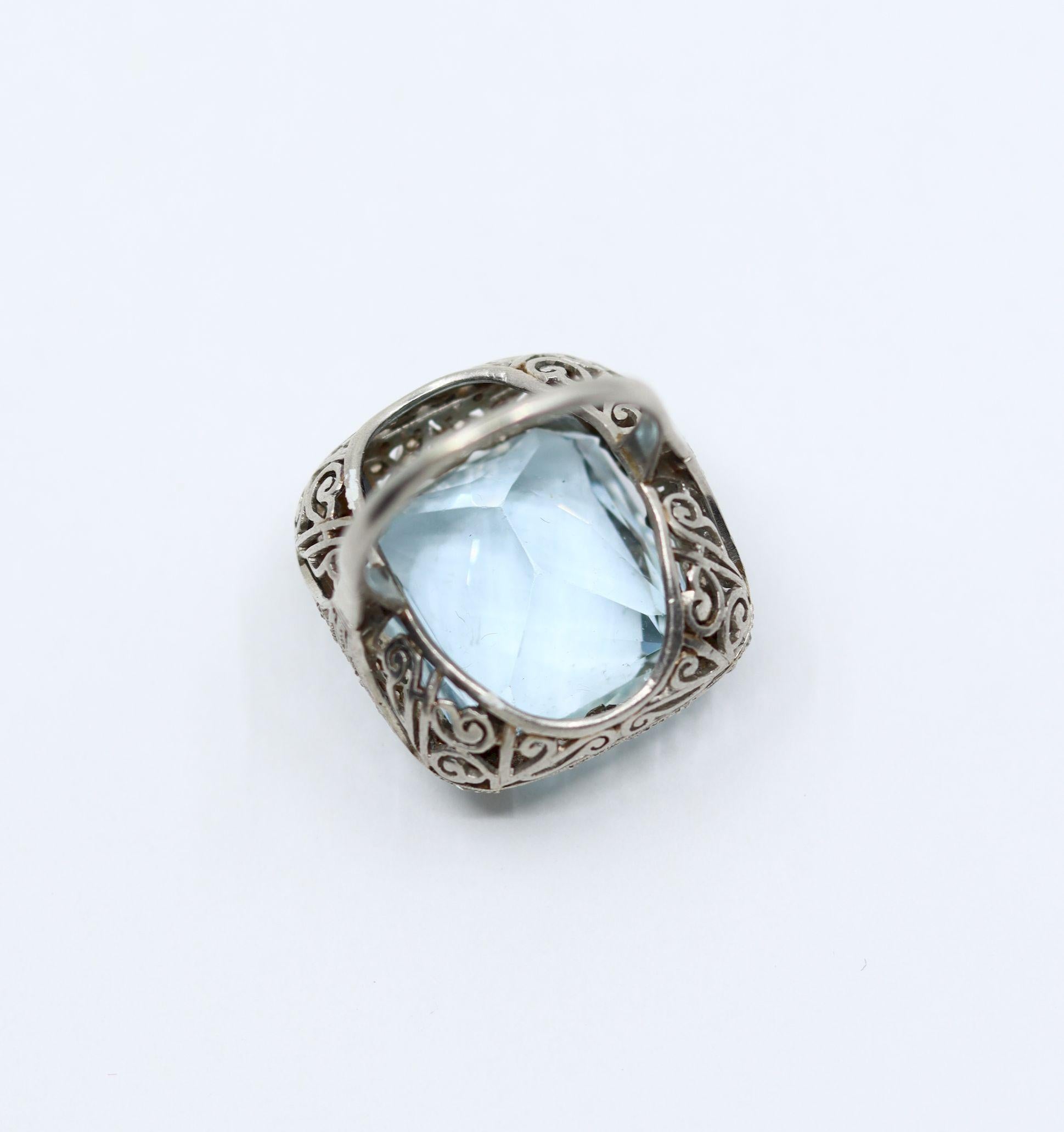 Anello Art Deco in platino con acquamarina in vendita 1