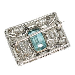 Art Deco Brosche aus Platin mit blauem Zirkon und Diamanten, CIRCA, 1920