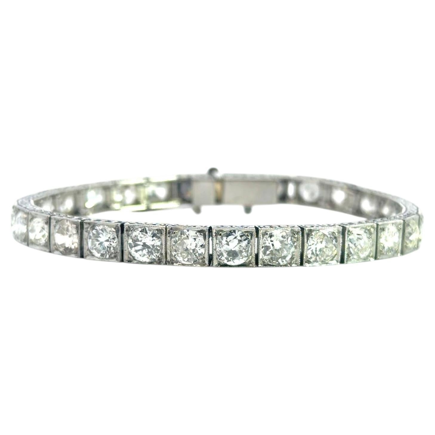 Art Deco Platinarmband mit 10,69ct Diamanten im Minenschliff