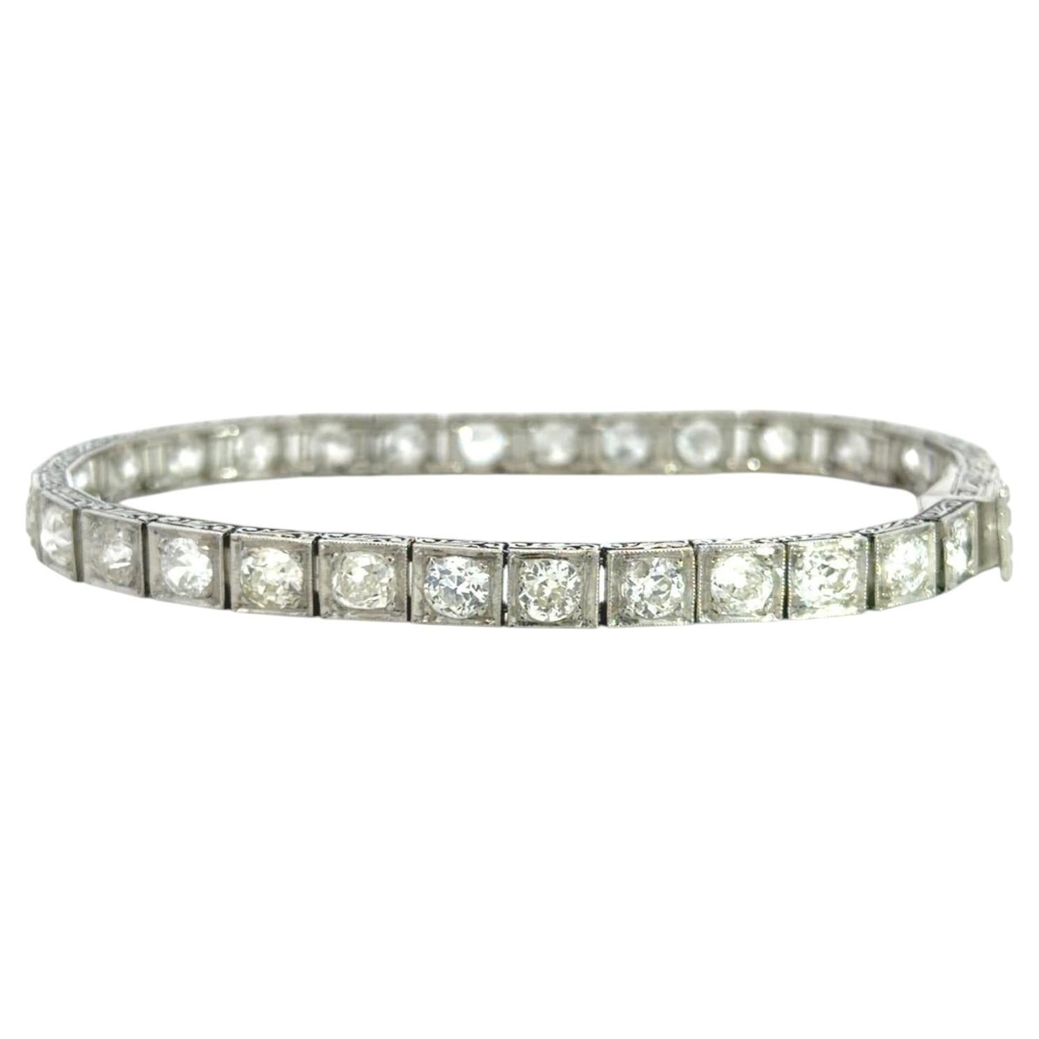 Art Deco Platinum Bracelet with 9.0ct Old Mine Cut Diamonds
