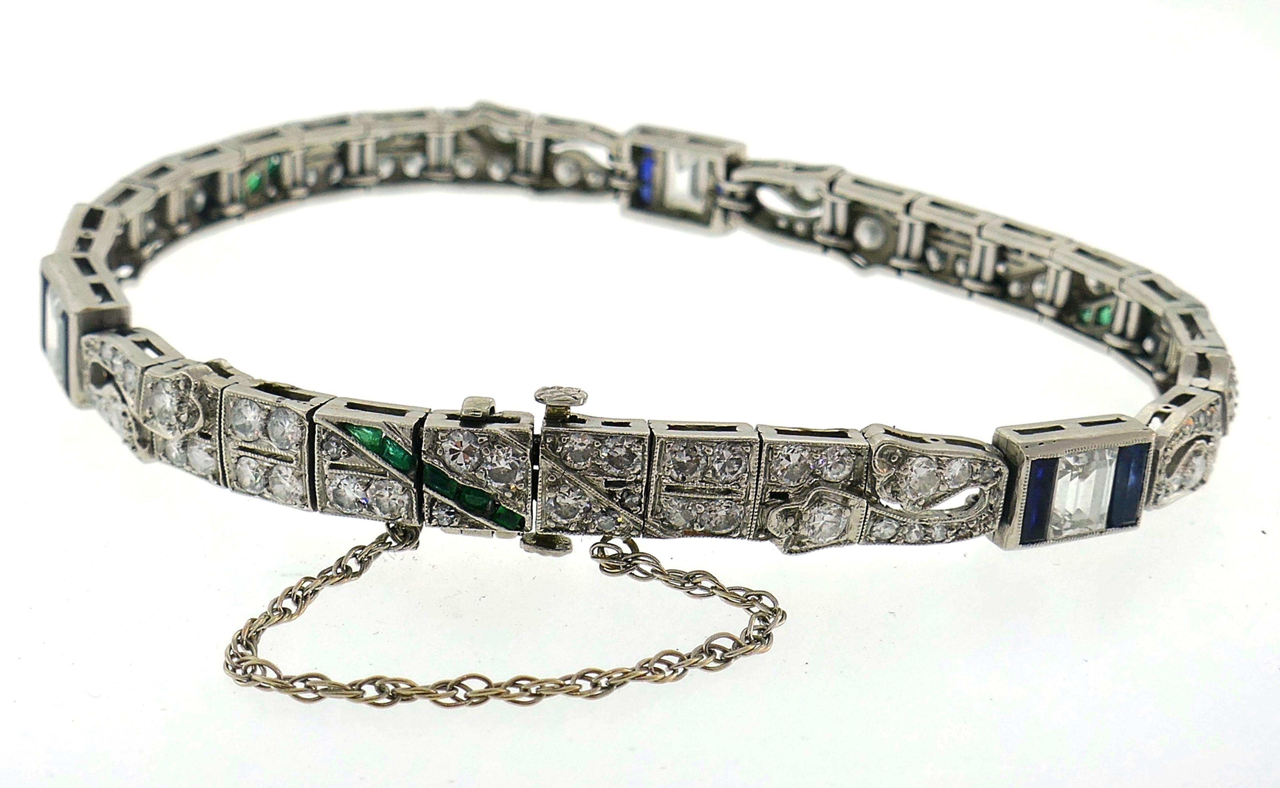 Platinarmband im Art-déco-Stil mit Diamant-Saphir-Smaragd Damen im Angebot