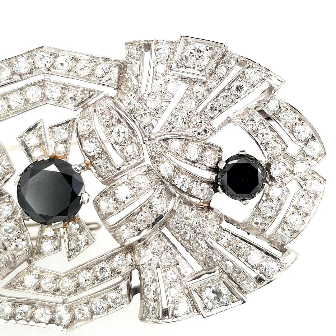 Broche Art déco en platine, diamants noirs de 3,70 carats et diamants blancs de 5 carats en vente 3